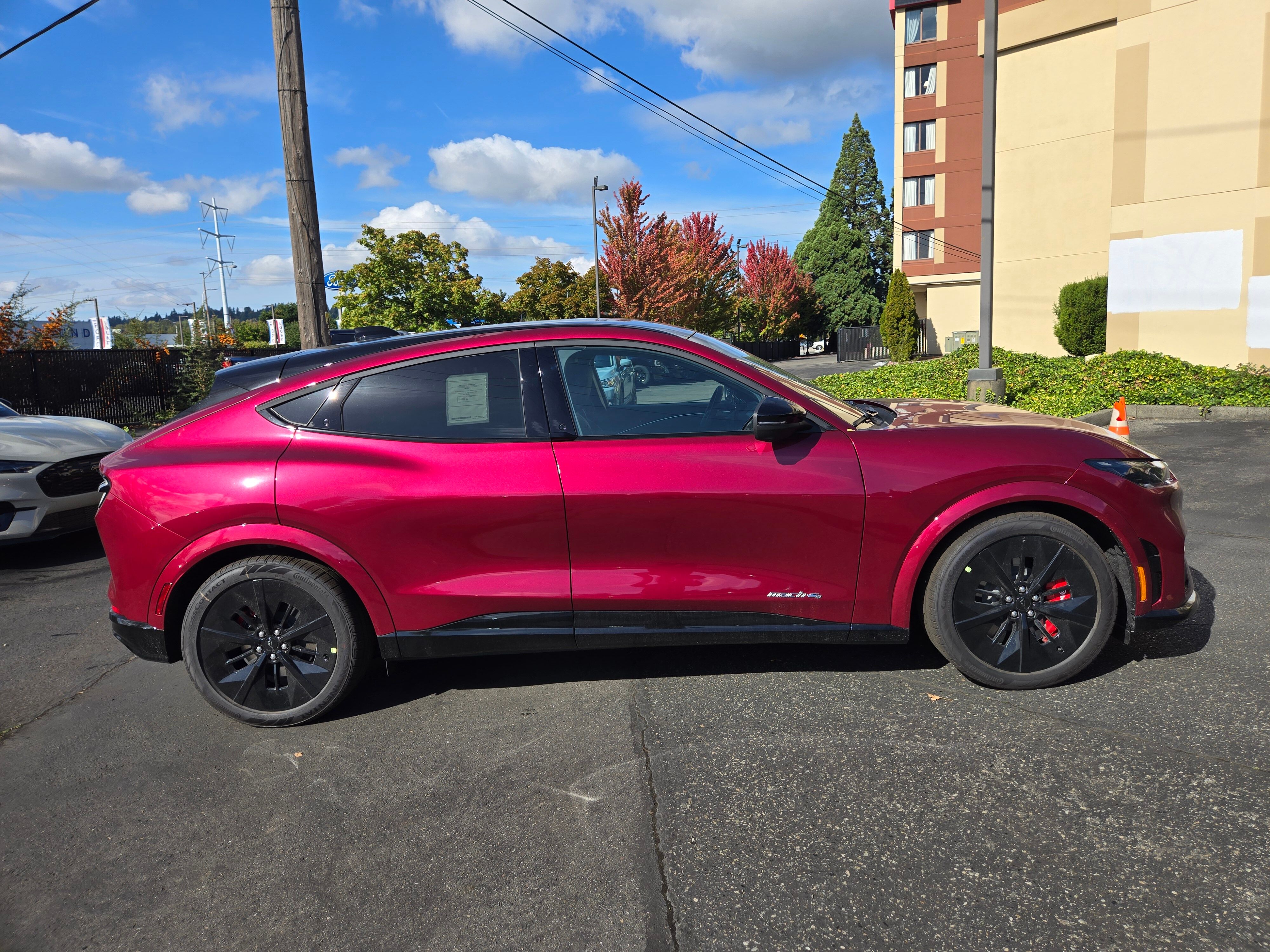 View vehicle photo 4