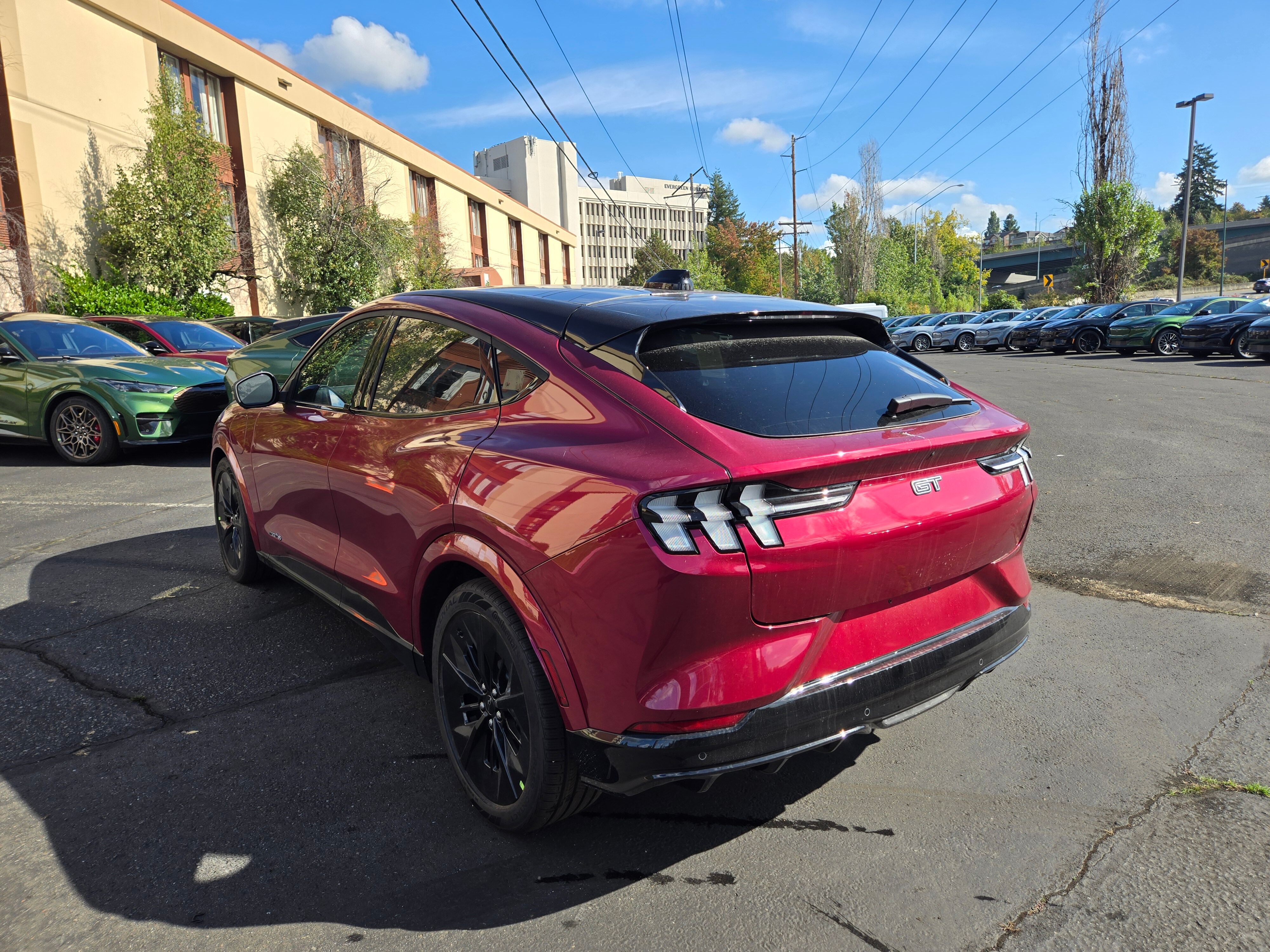 View vehicle photo 7