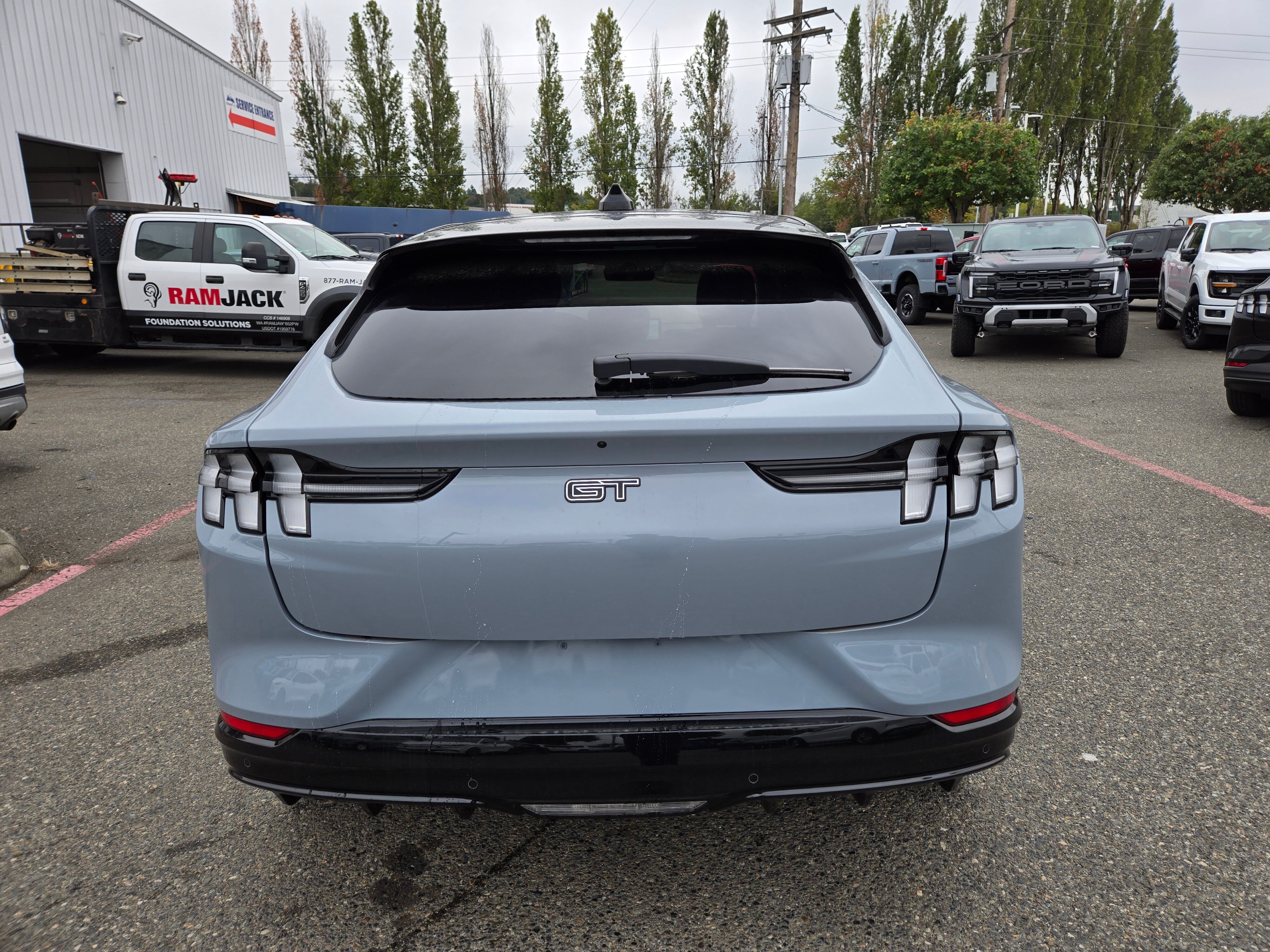 View vehicle photo 6