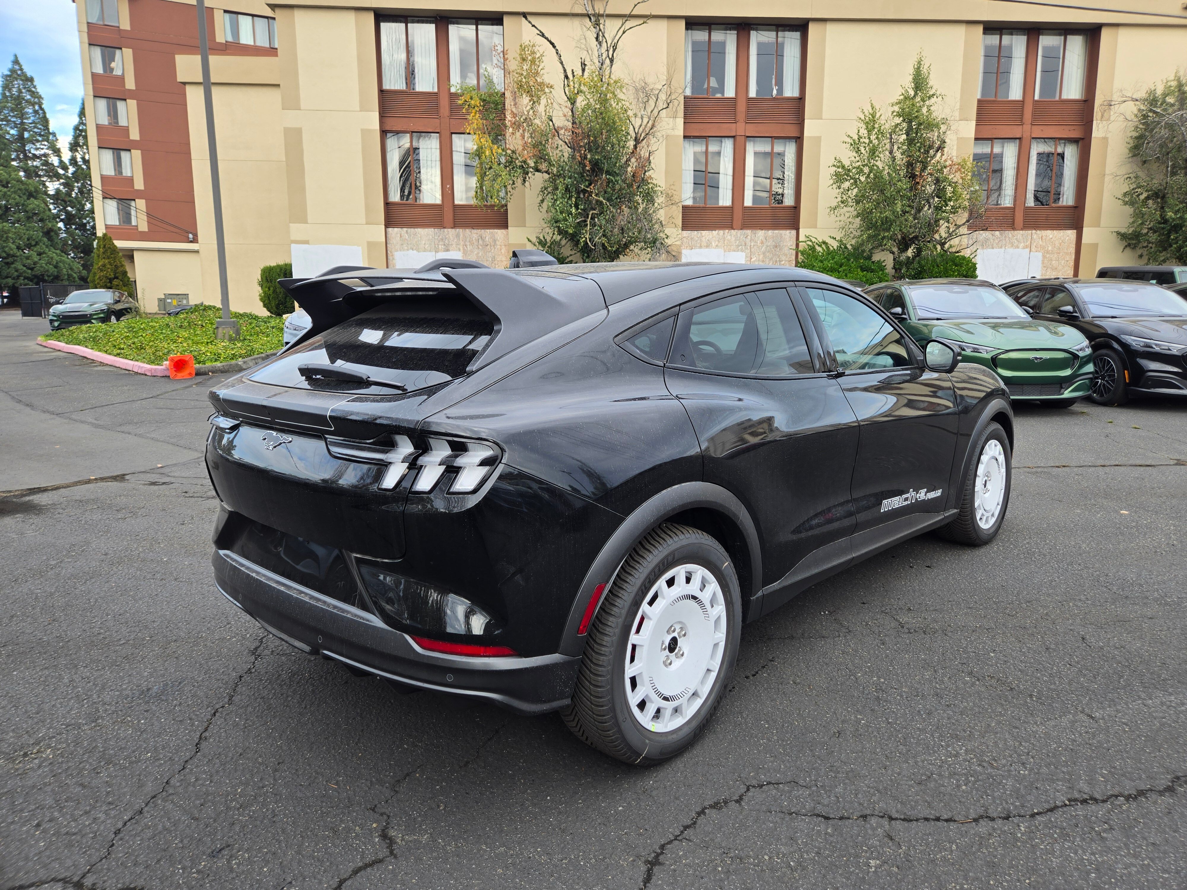 View vehicle photo 5