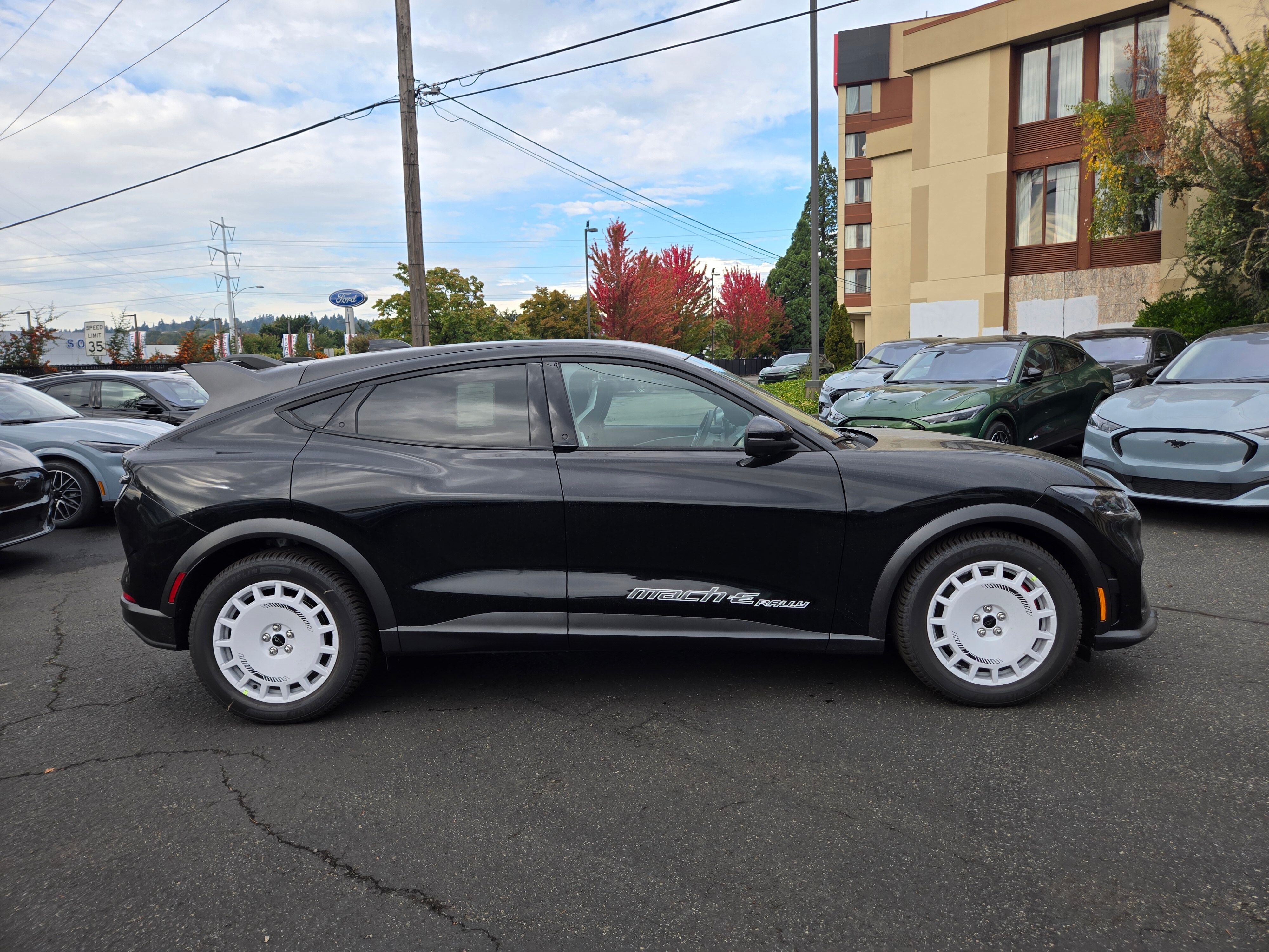 View vehicle photo 4