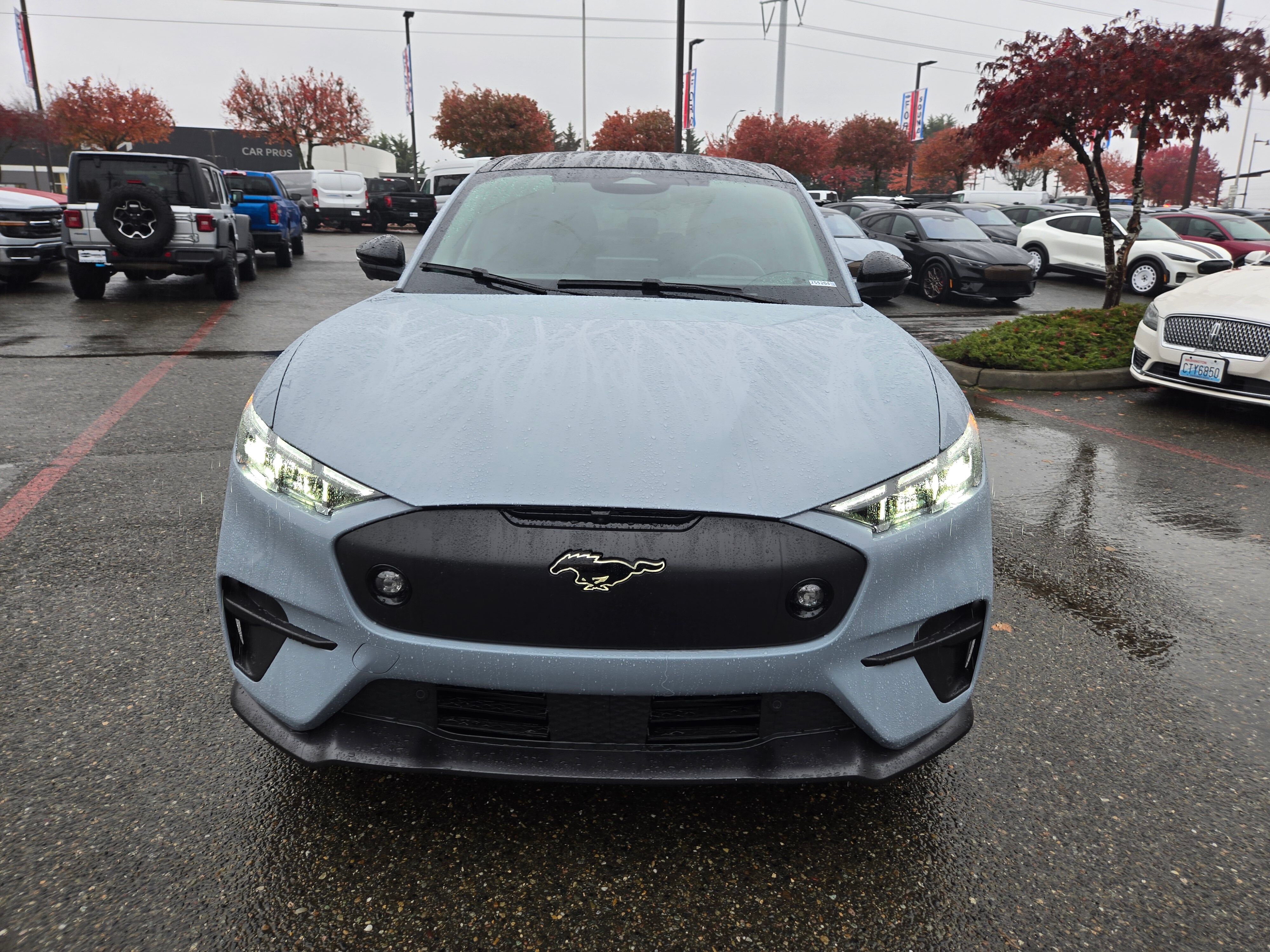 View vehicle photo 2