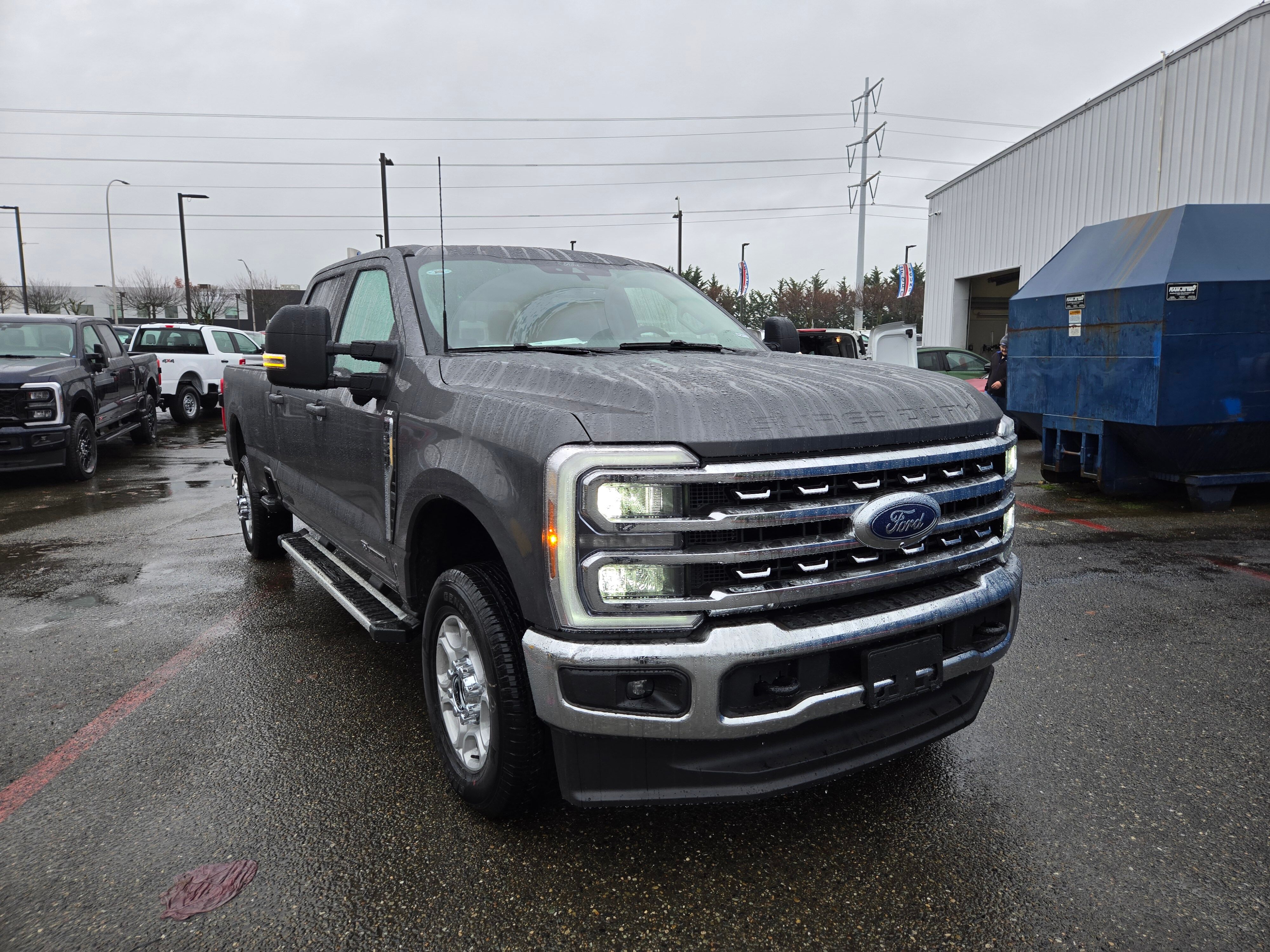 View vehicle photo 3