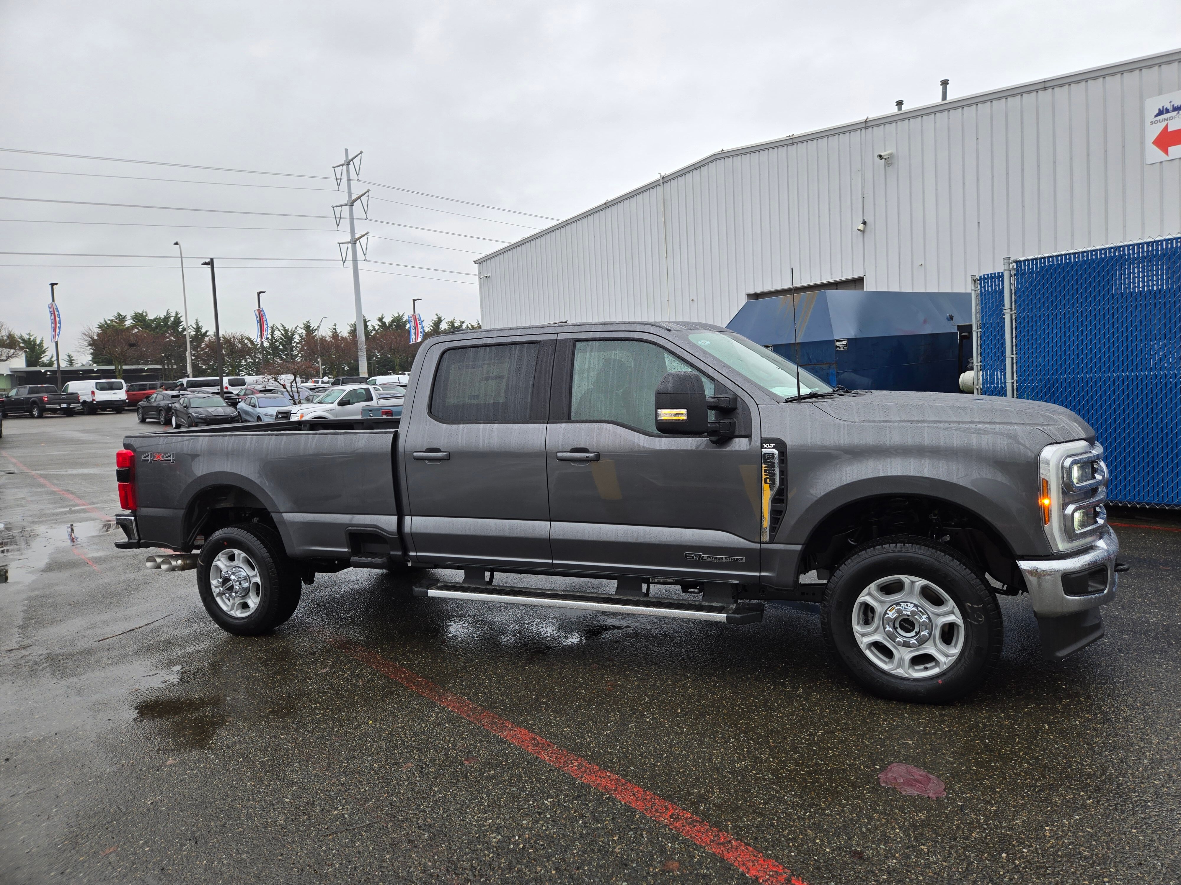 View vehicle photo 4