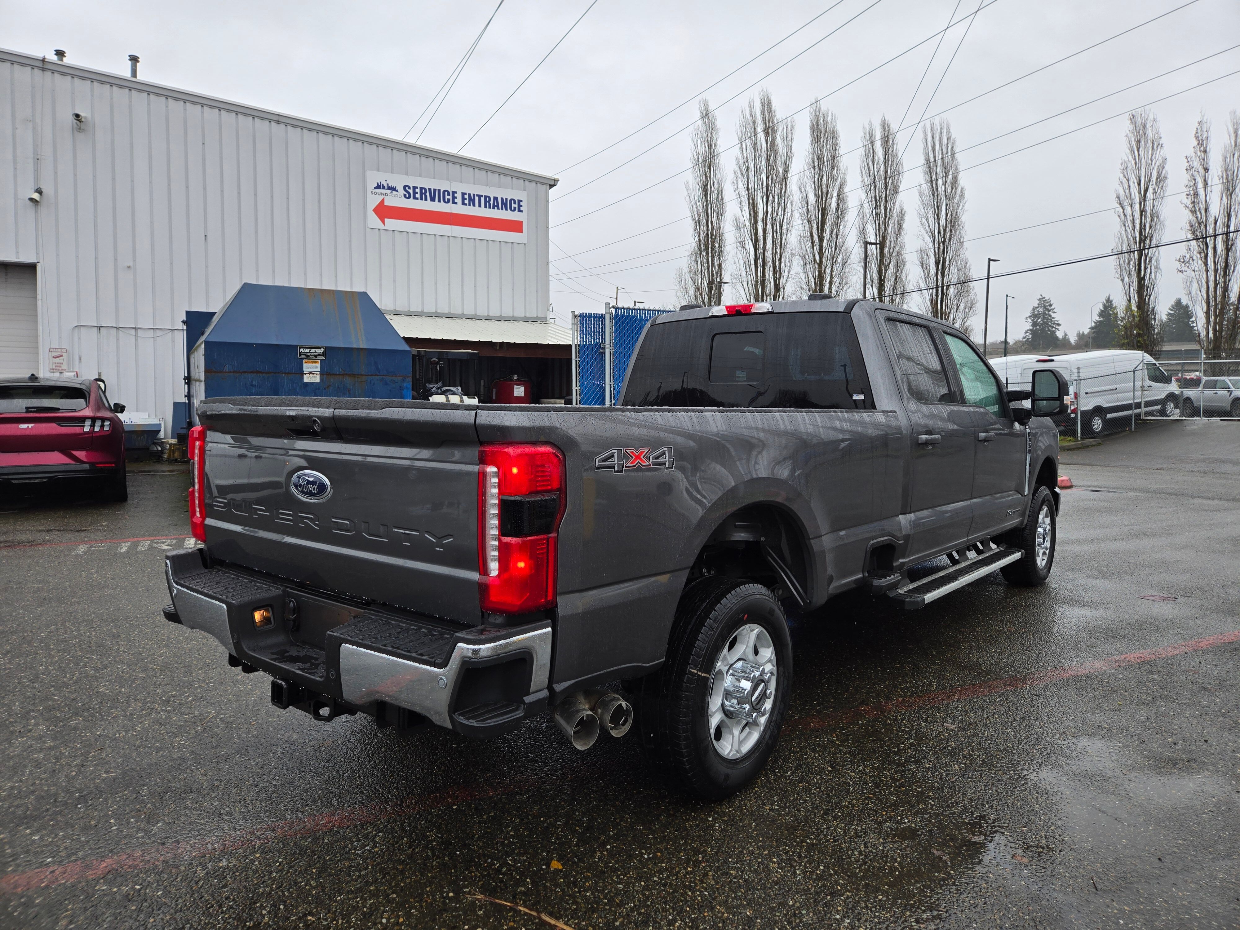 View vehicle photo 5