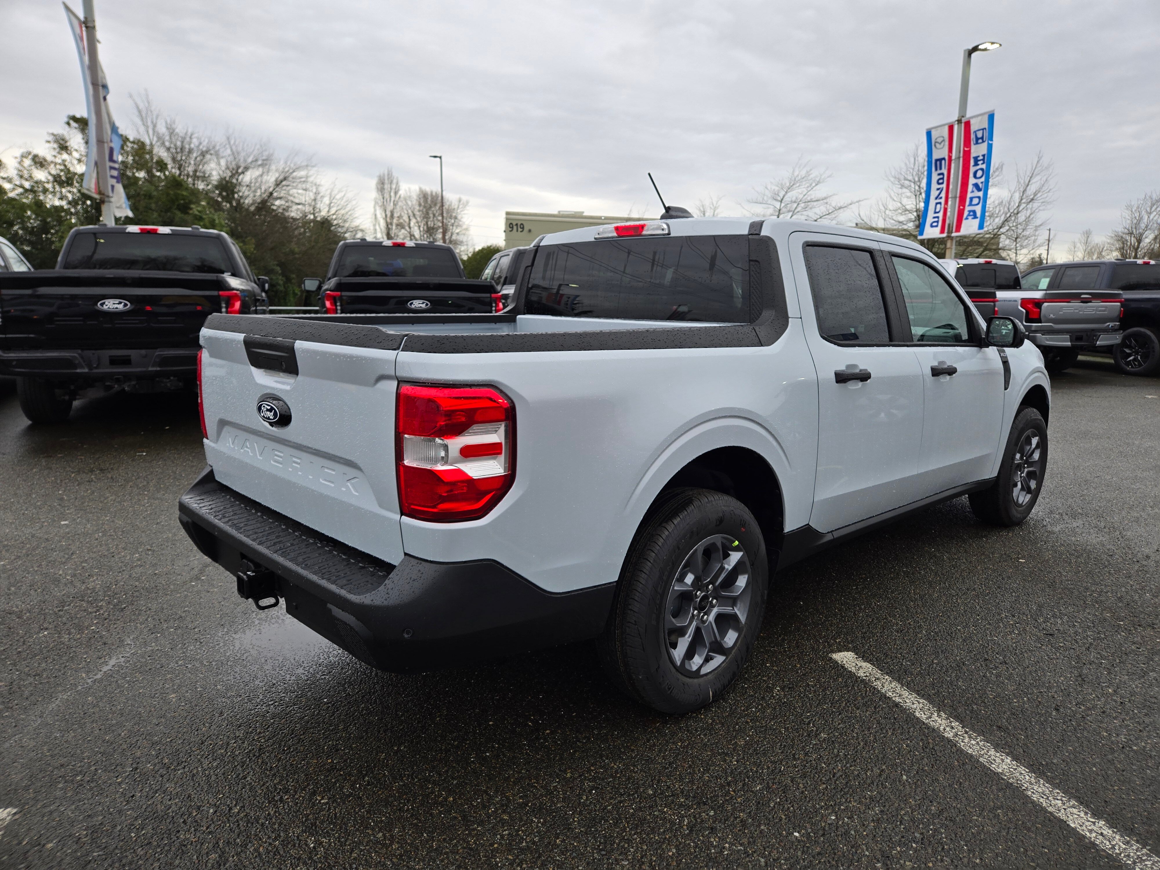 View vehicle photo 5