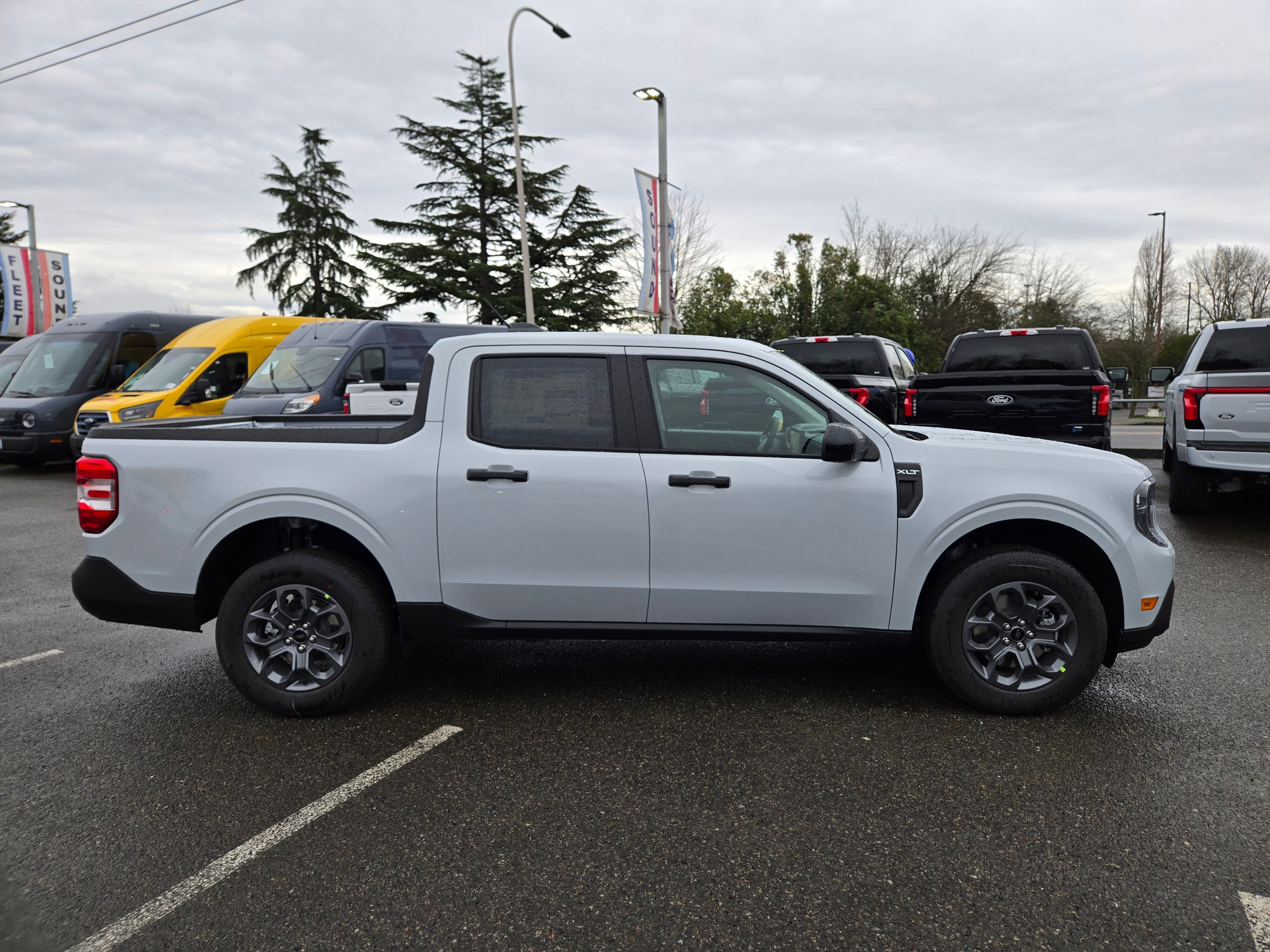 View vehicle photo 4