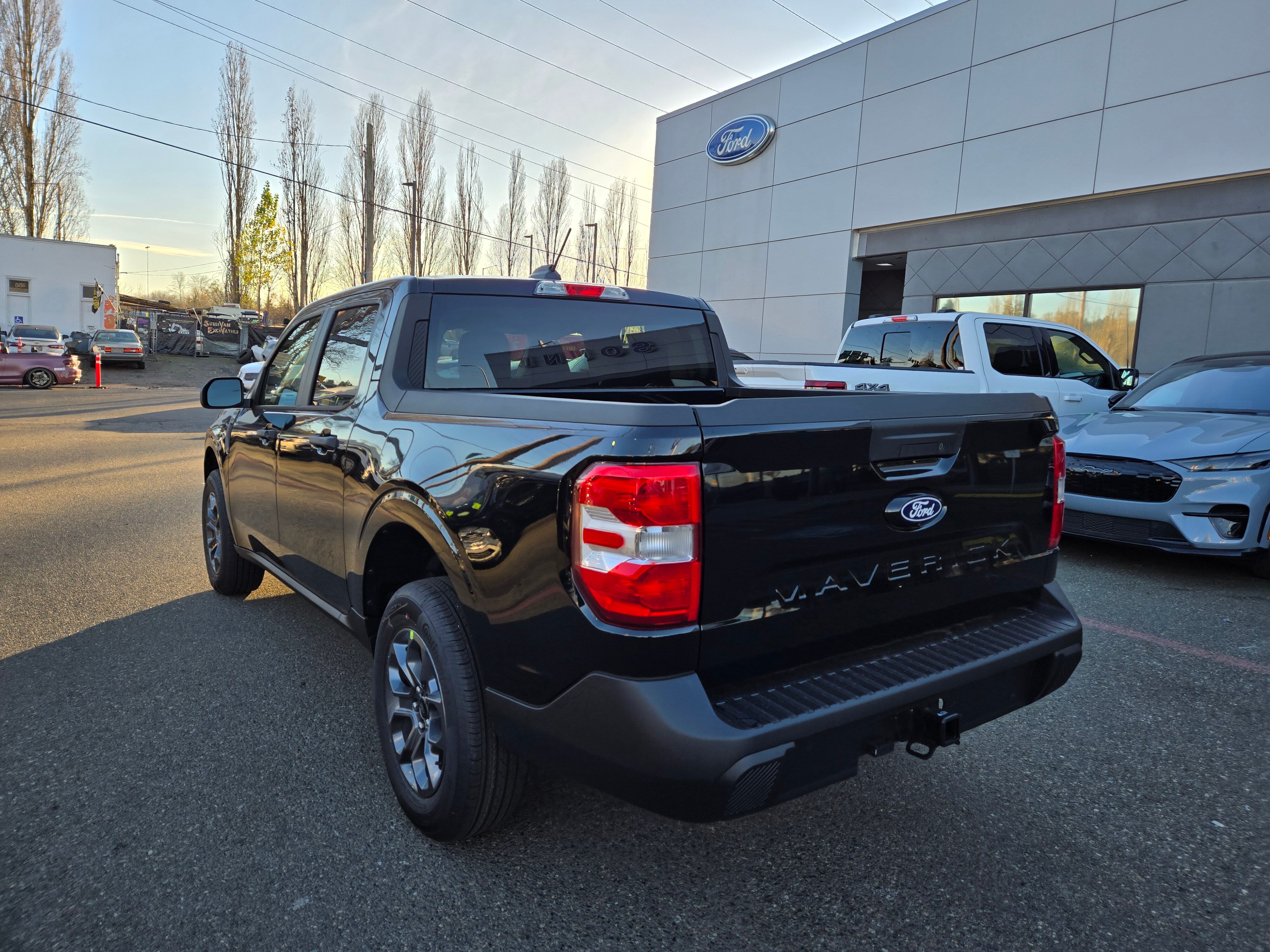 View vehicle photo 7