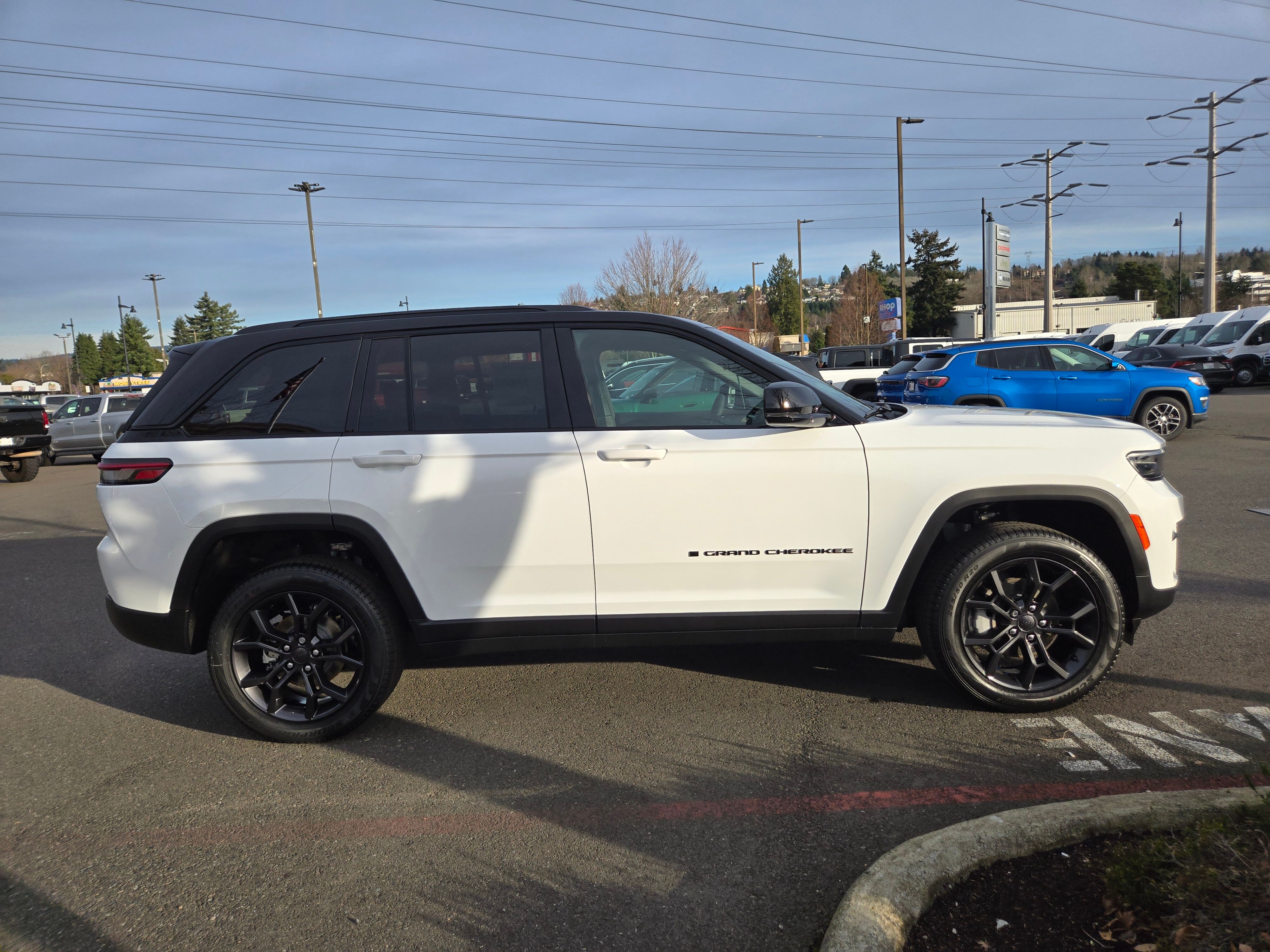 View vehicle photo 4