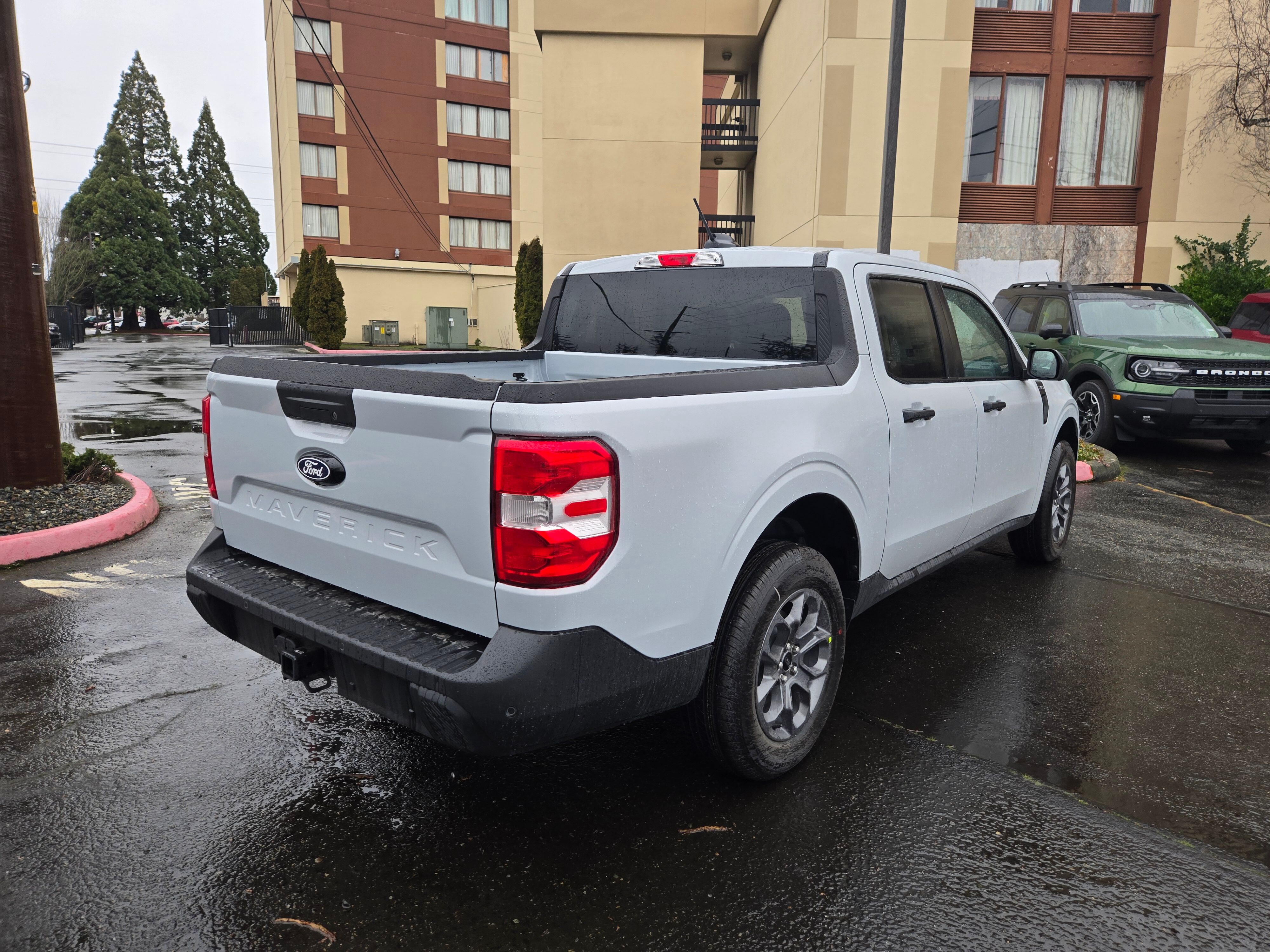 View vehicle photo 5