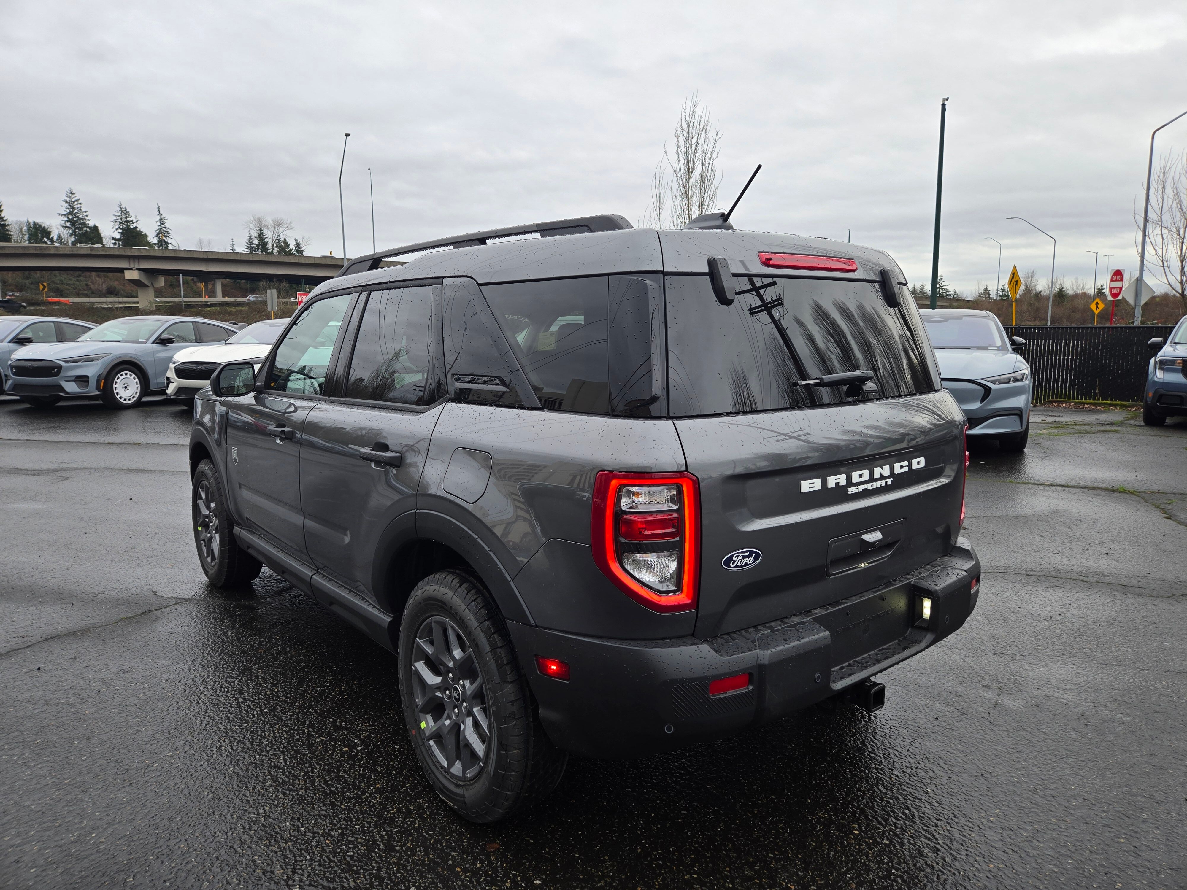View vehicle photo 7