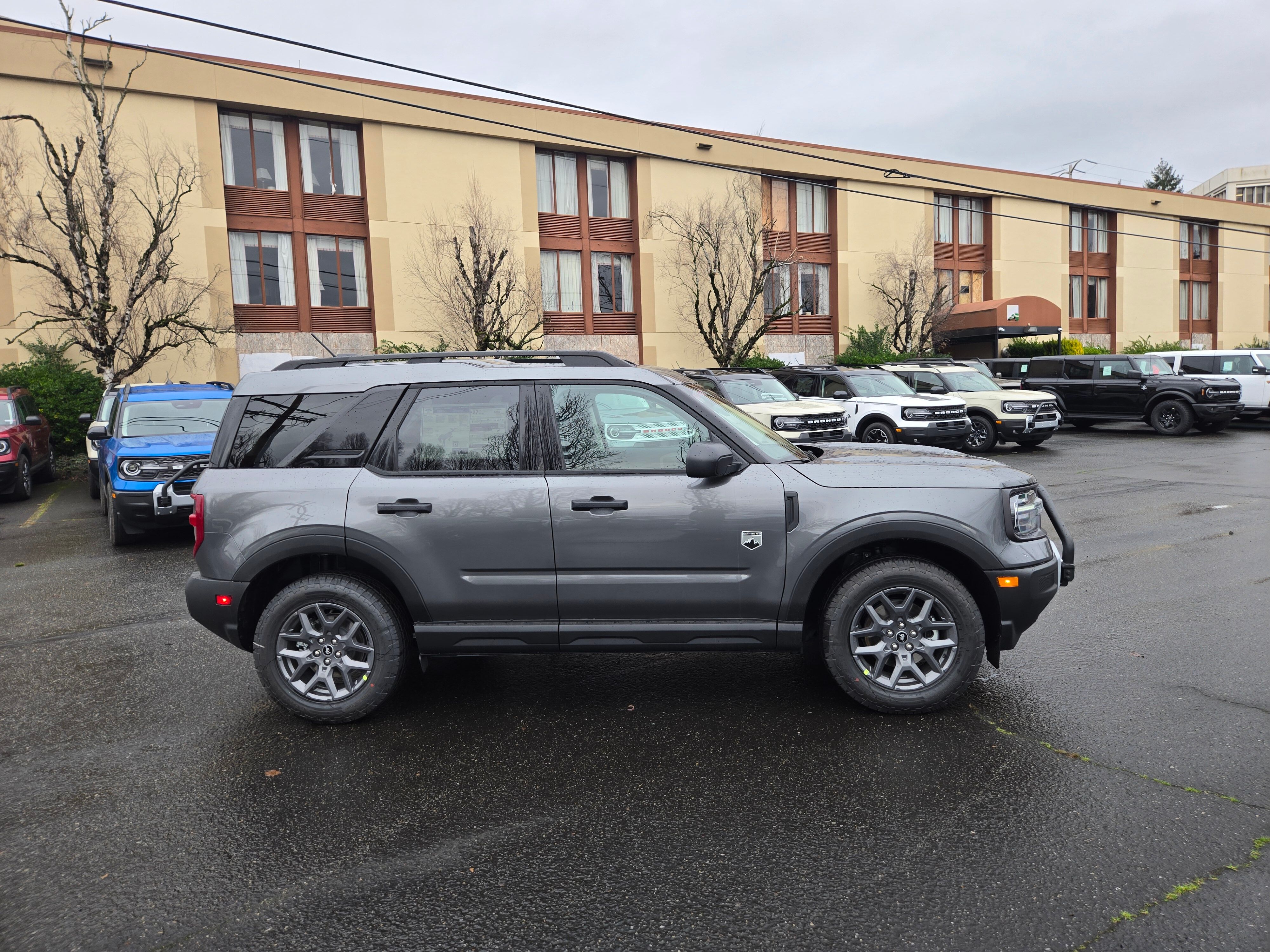 View vehicle photo 4