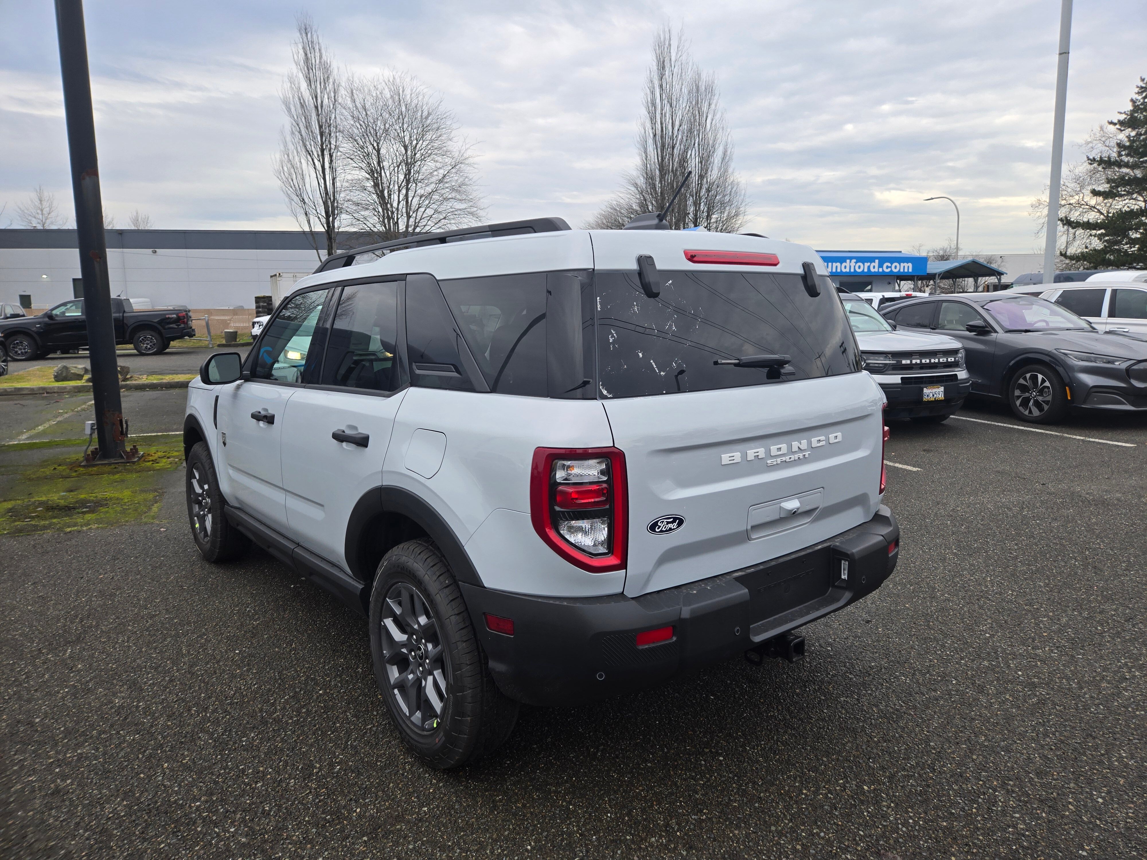 View vehicle photo 7
