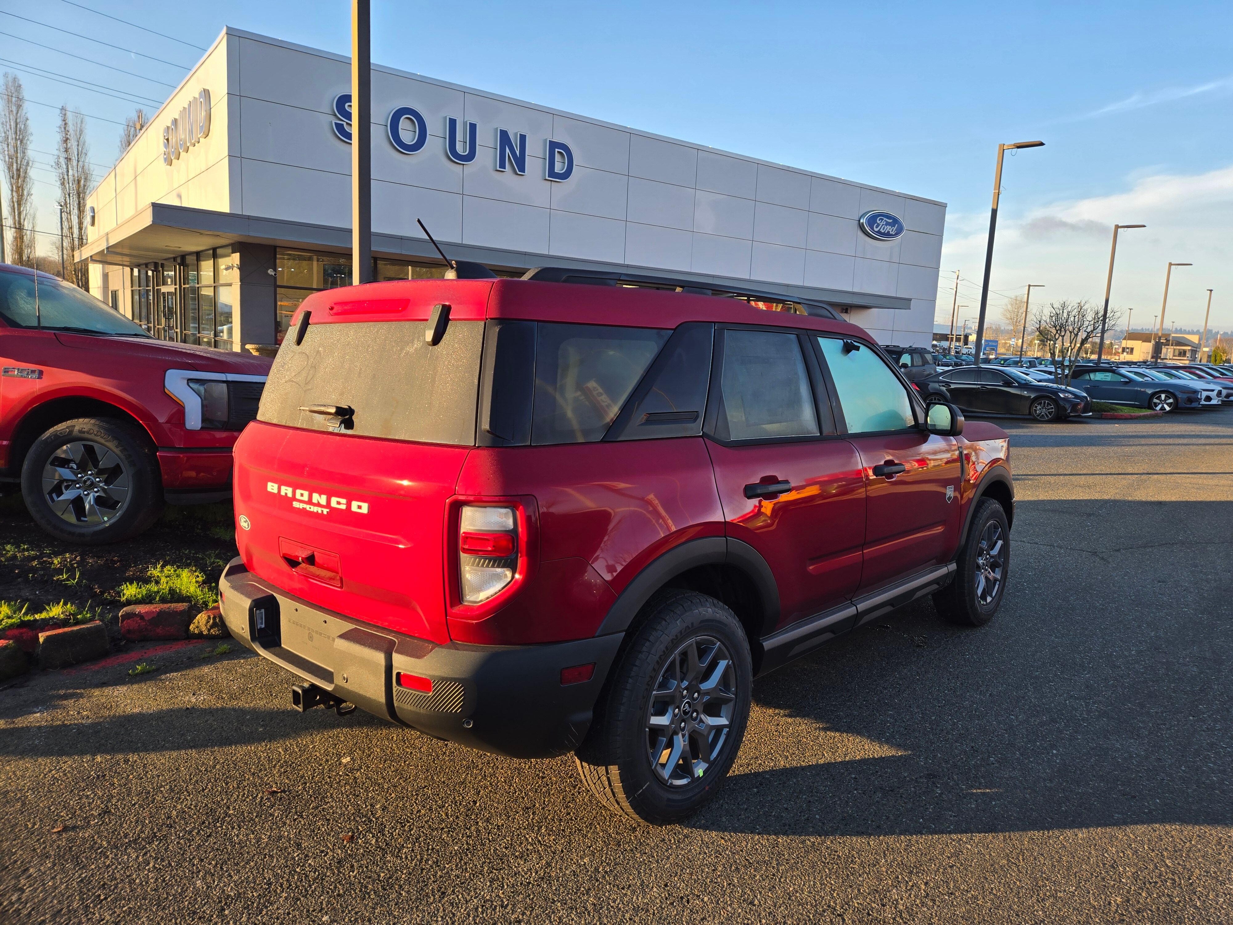 View vehicle photo 4