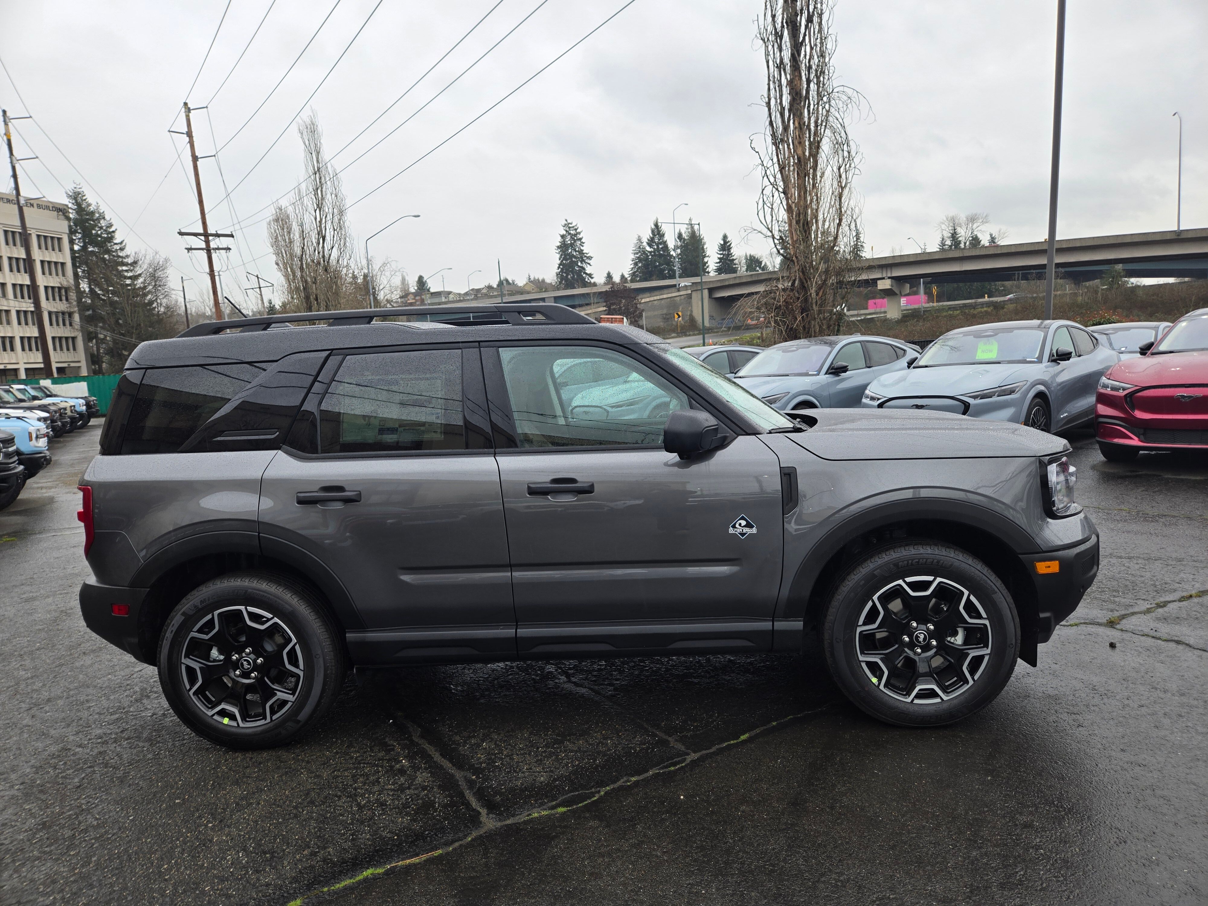 View vehicle photo 4