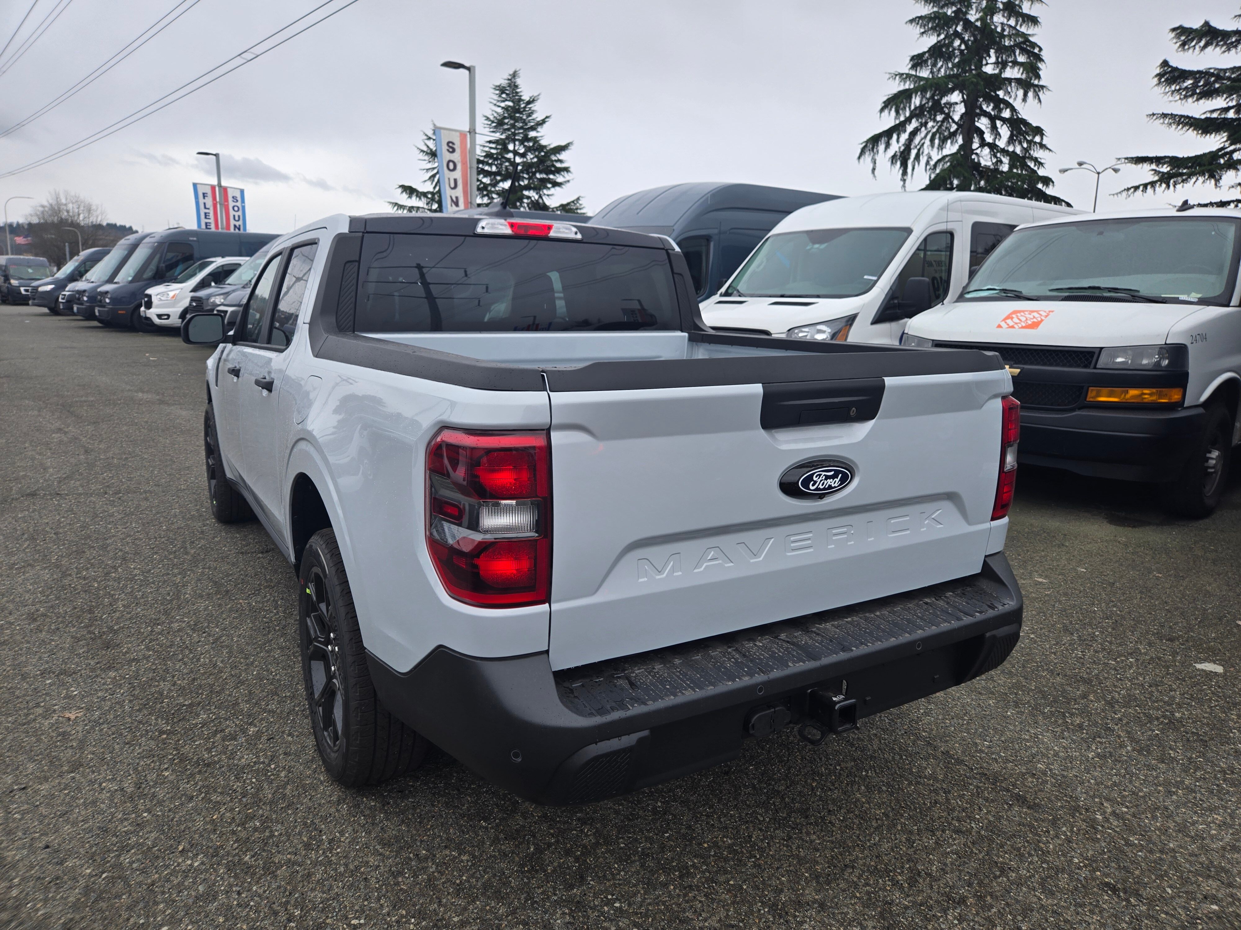 View vehicle photo 7
