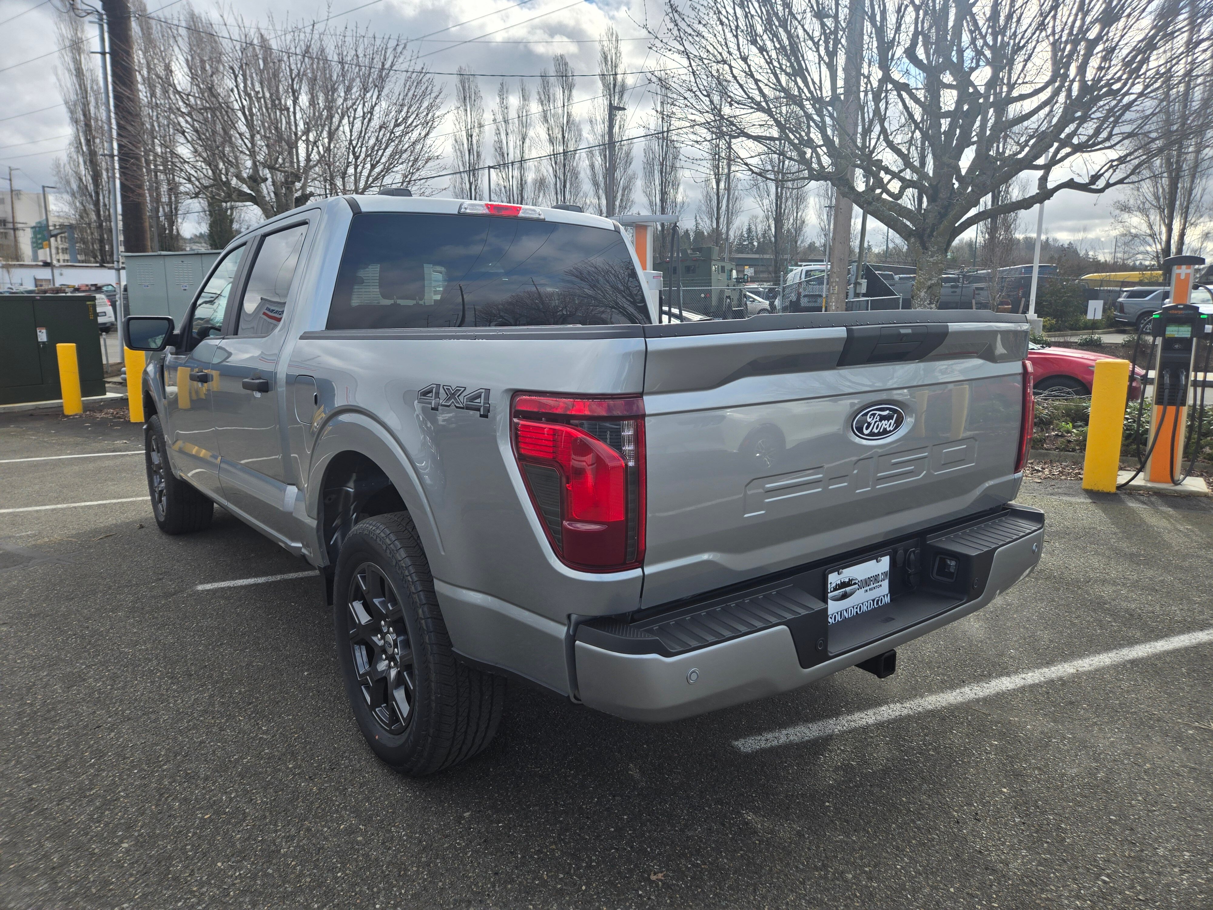 View vehicle photo 7