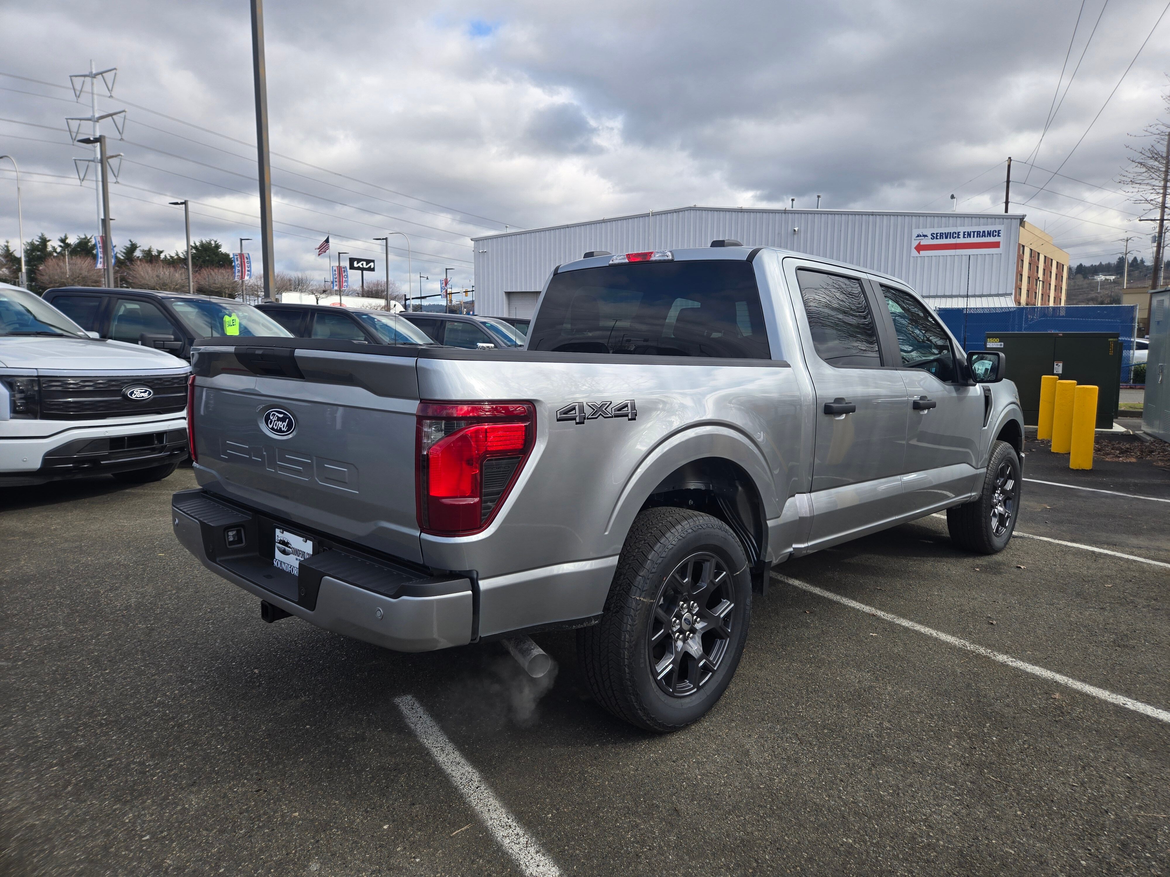 View vehicle photo 5