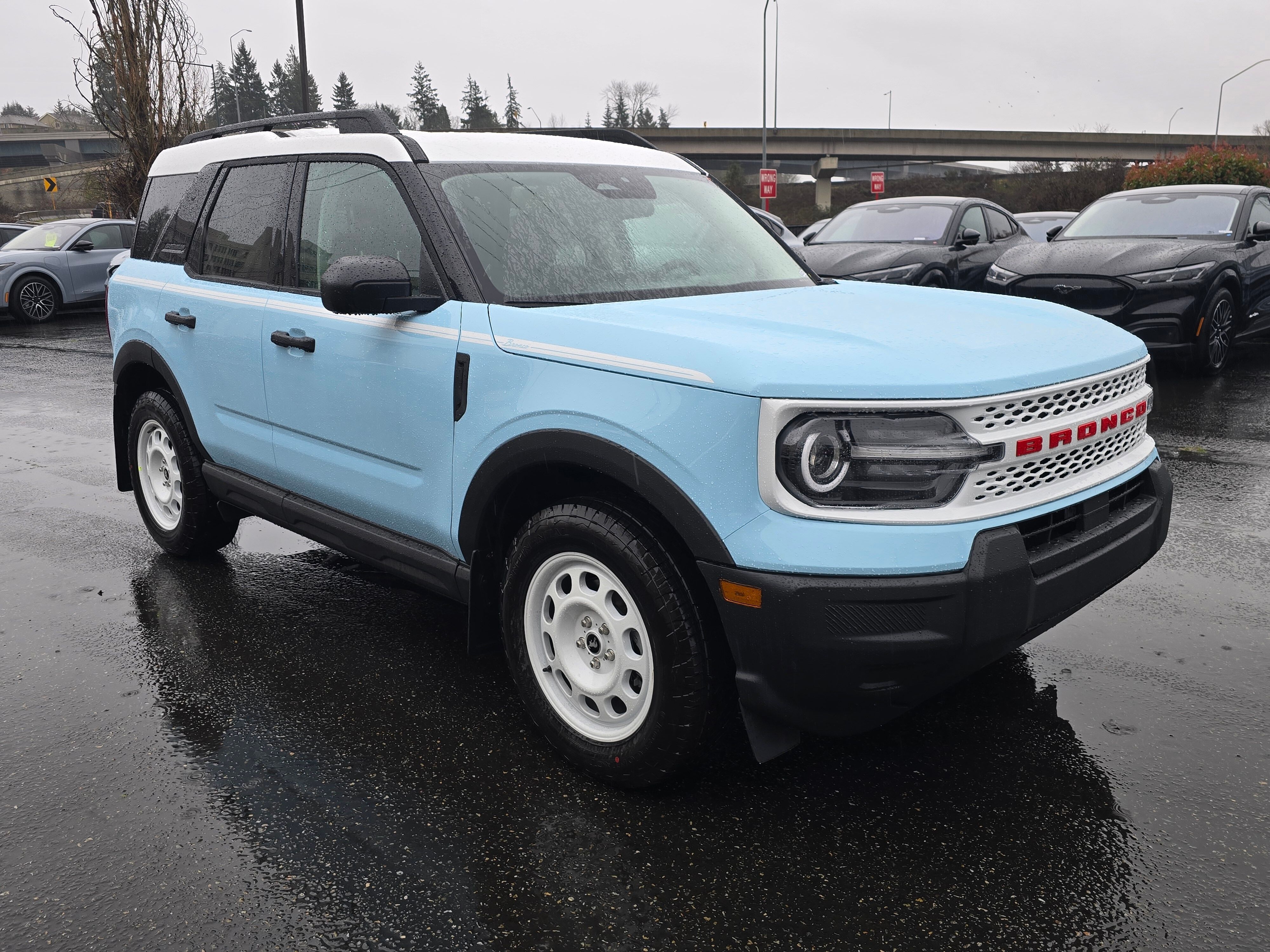 View vehicle photo 3