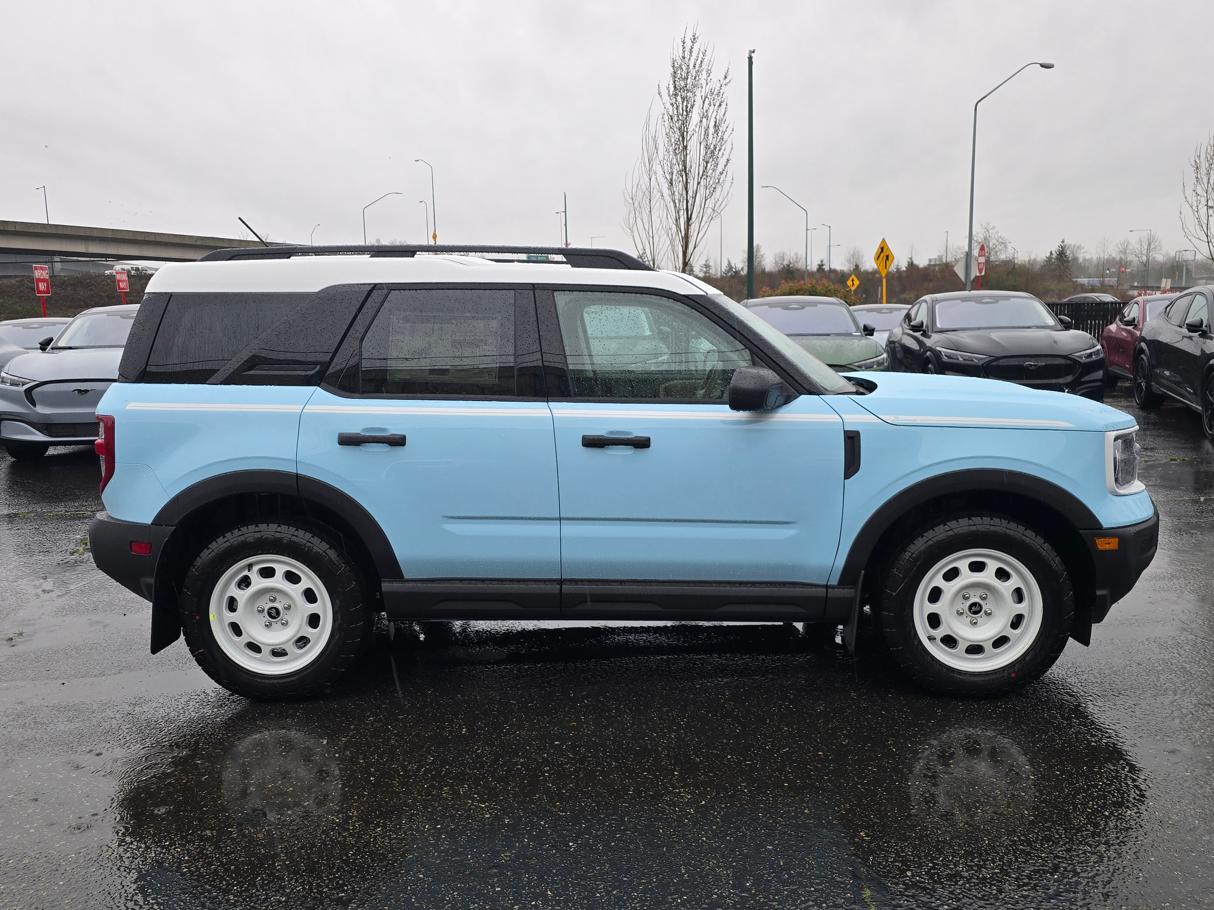 View vehicle photo 4