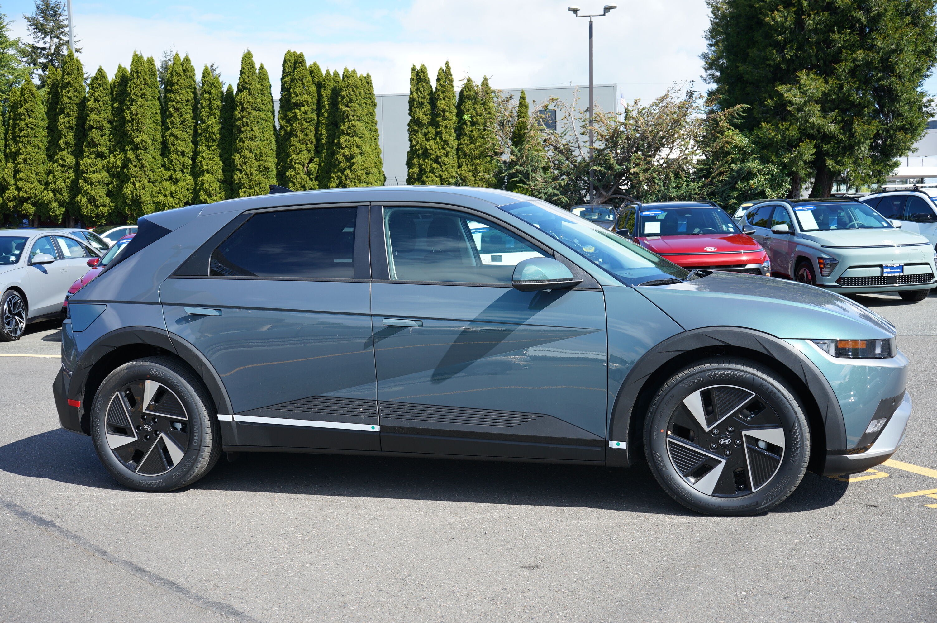 View vehicle photo 3