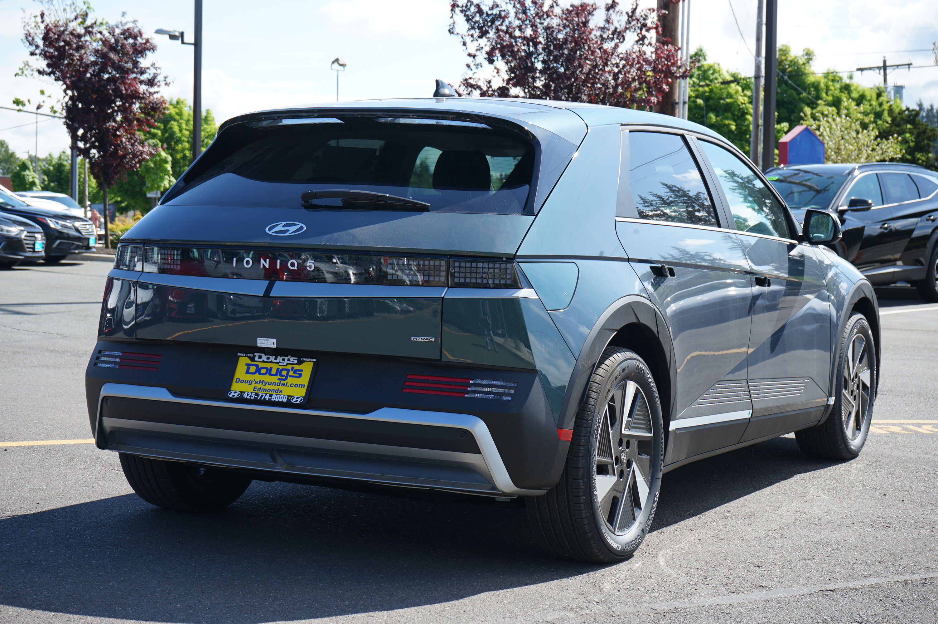 View vehicle photo 4