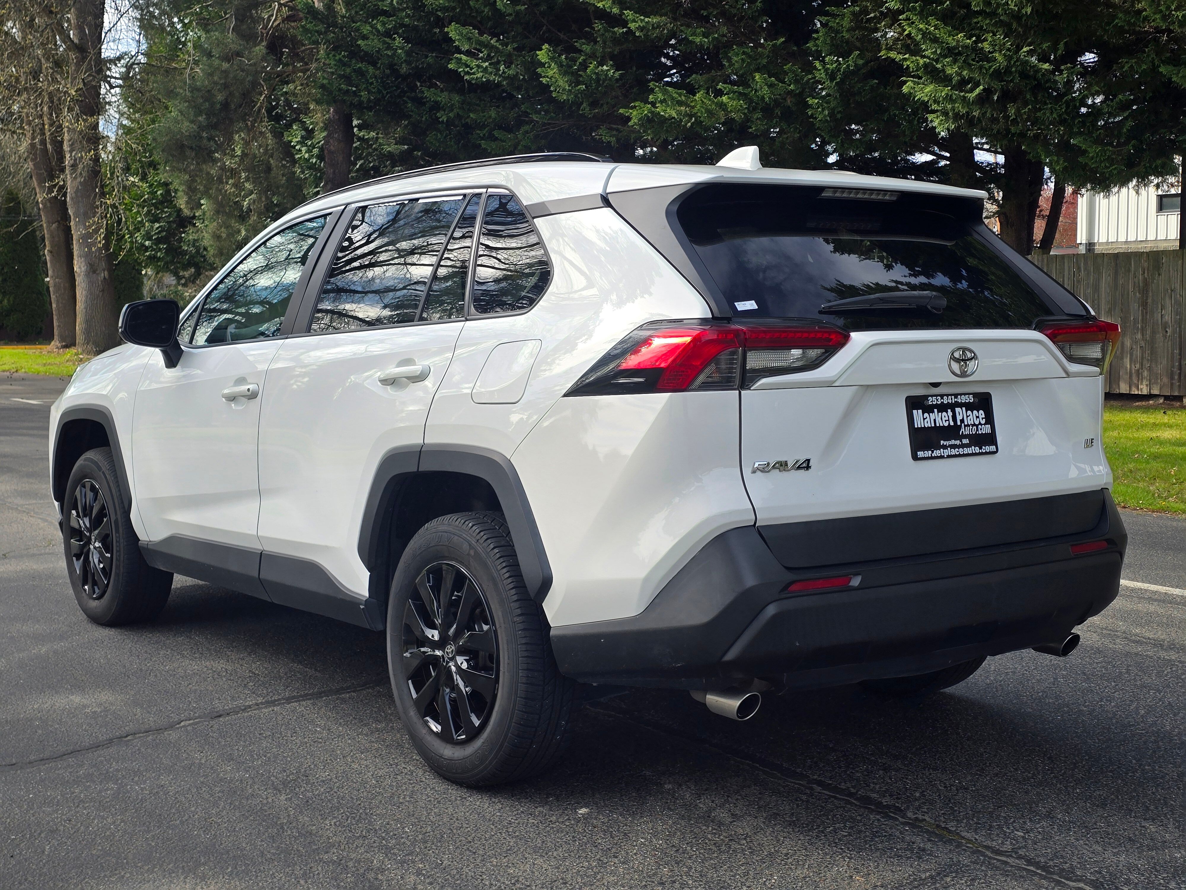 View vehicle photo 4