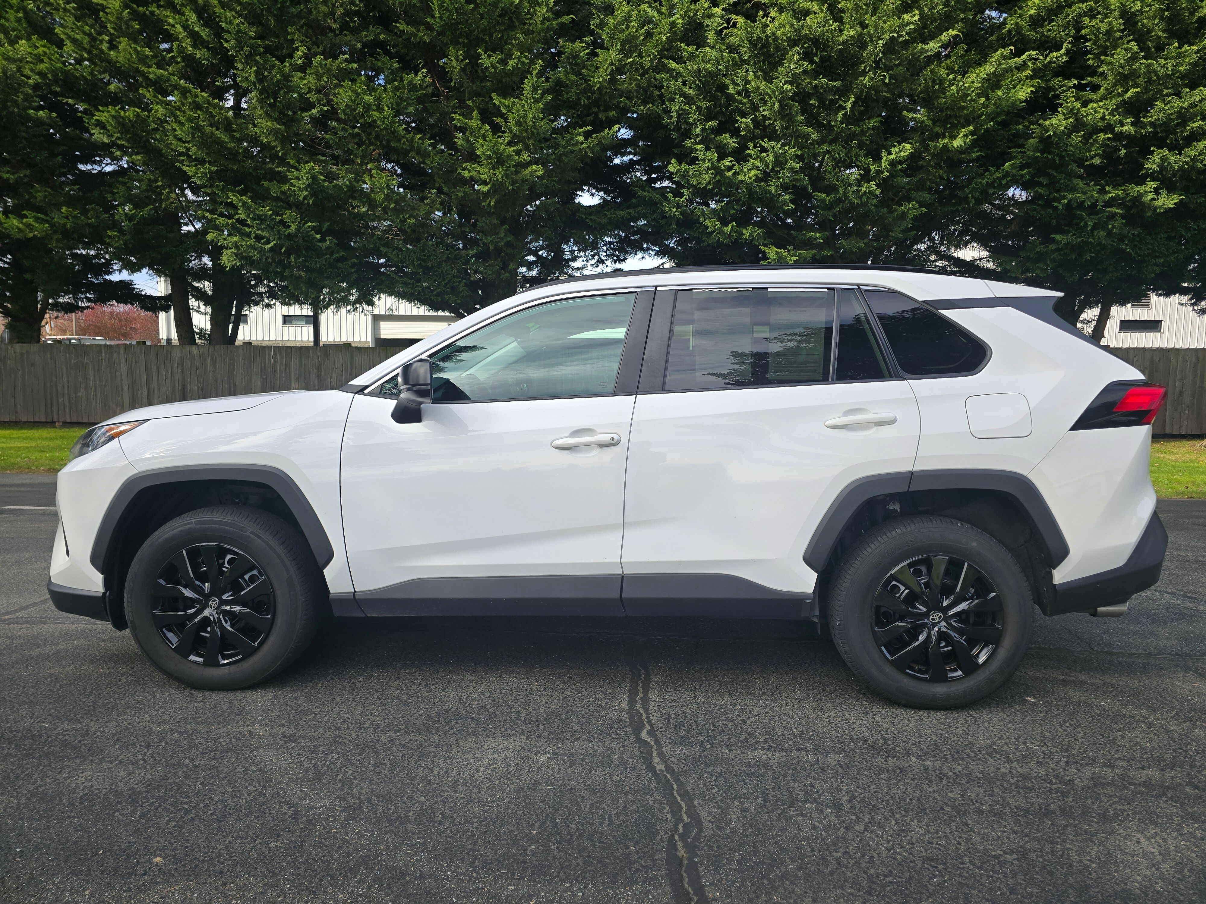 View vehicle photo 3
