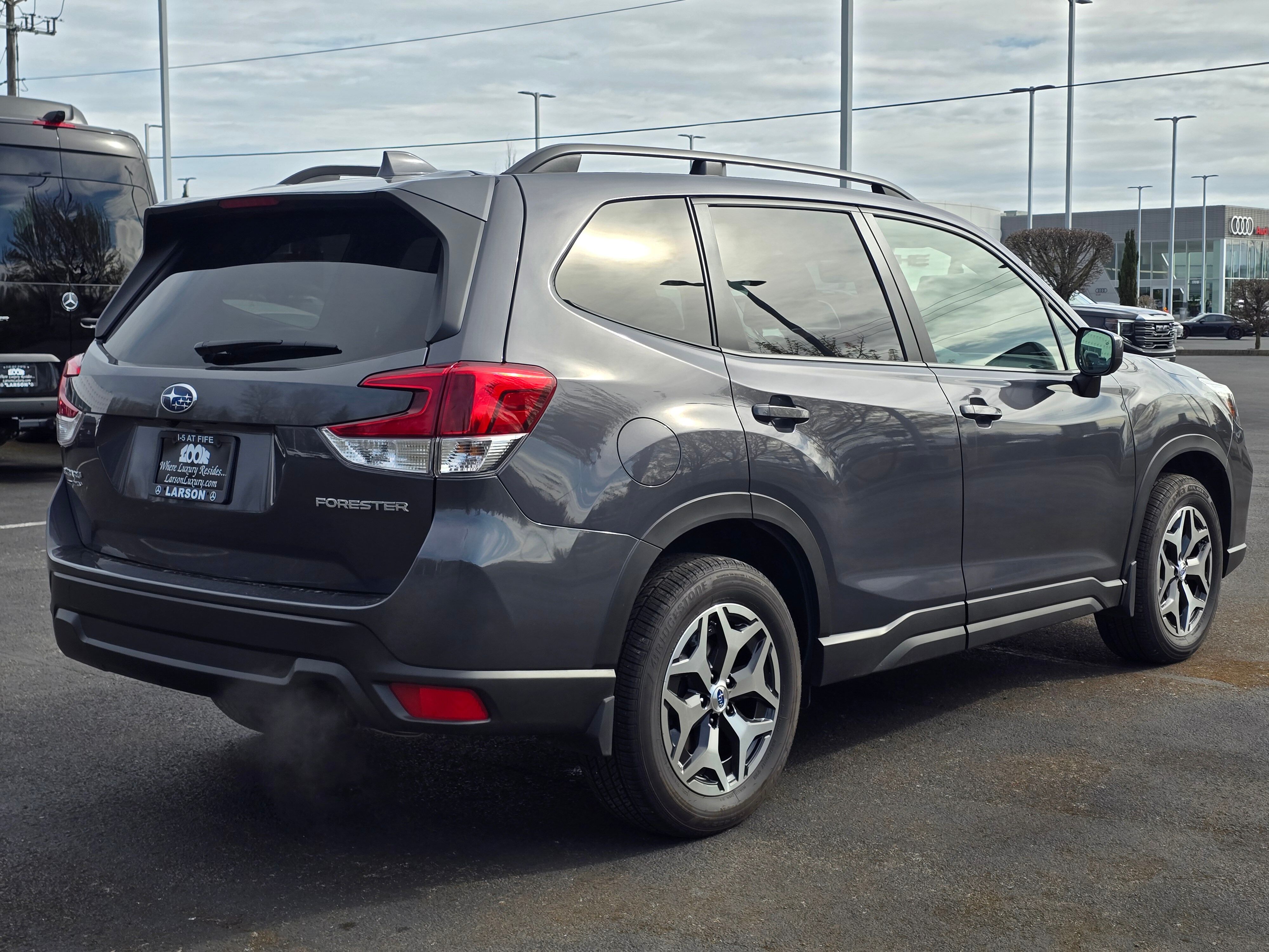 View vehicle photo 7