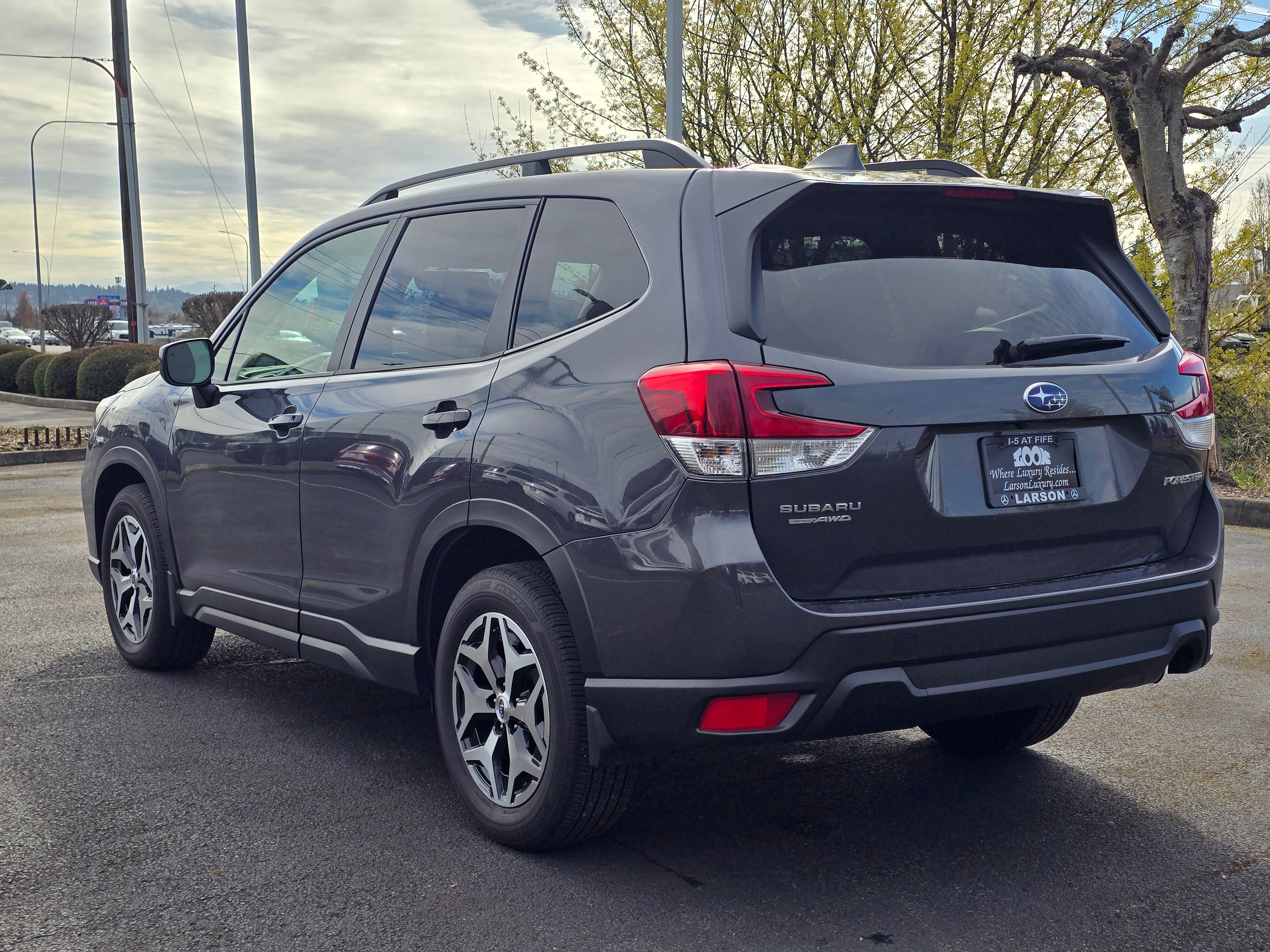 View vehicle photo 5