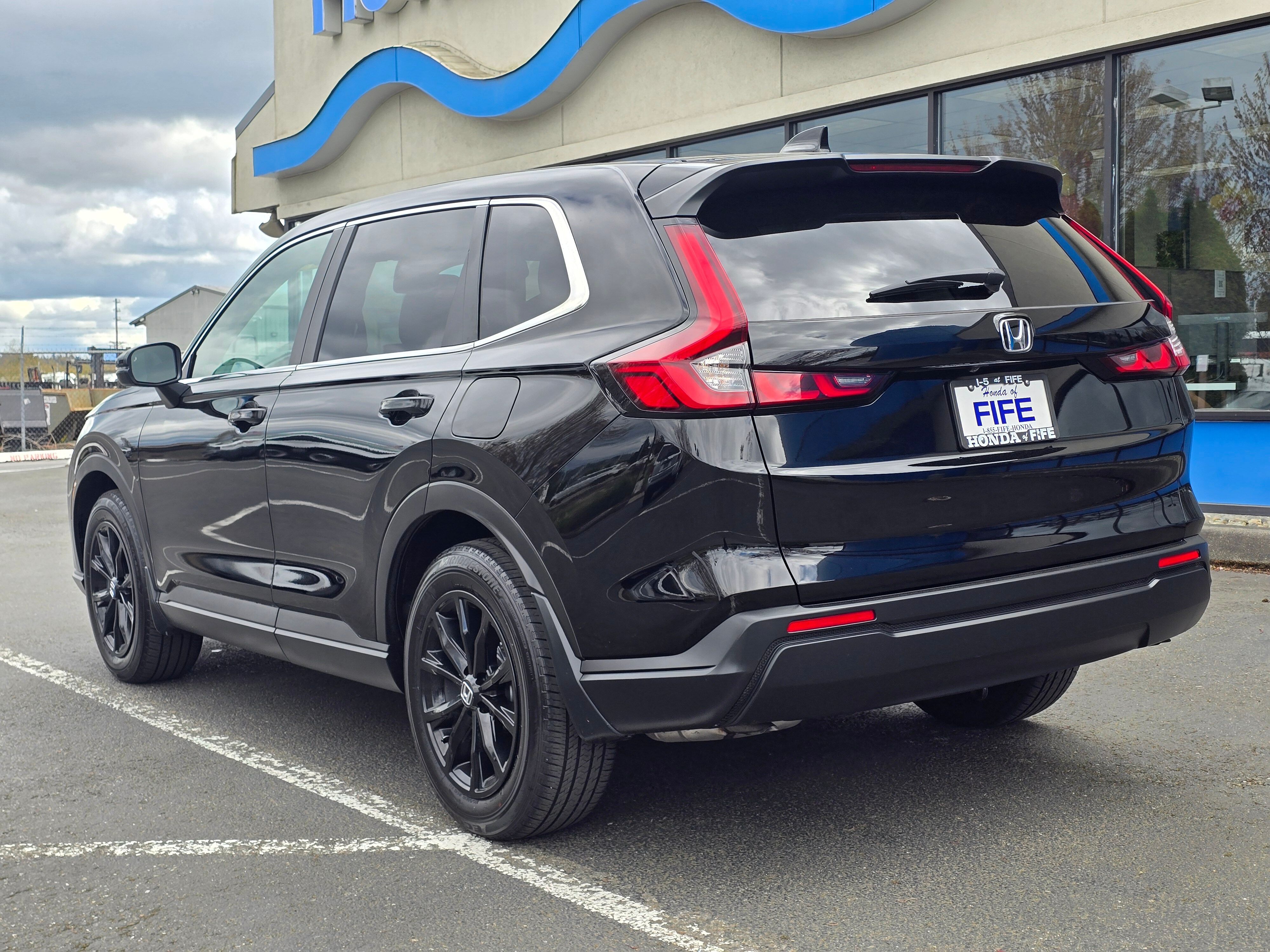 View vehicle photo 3