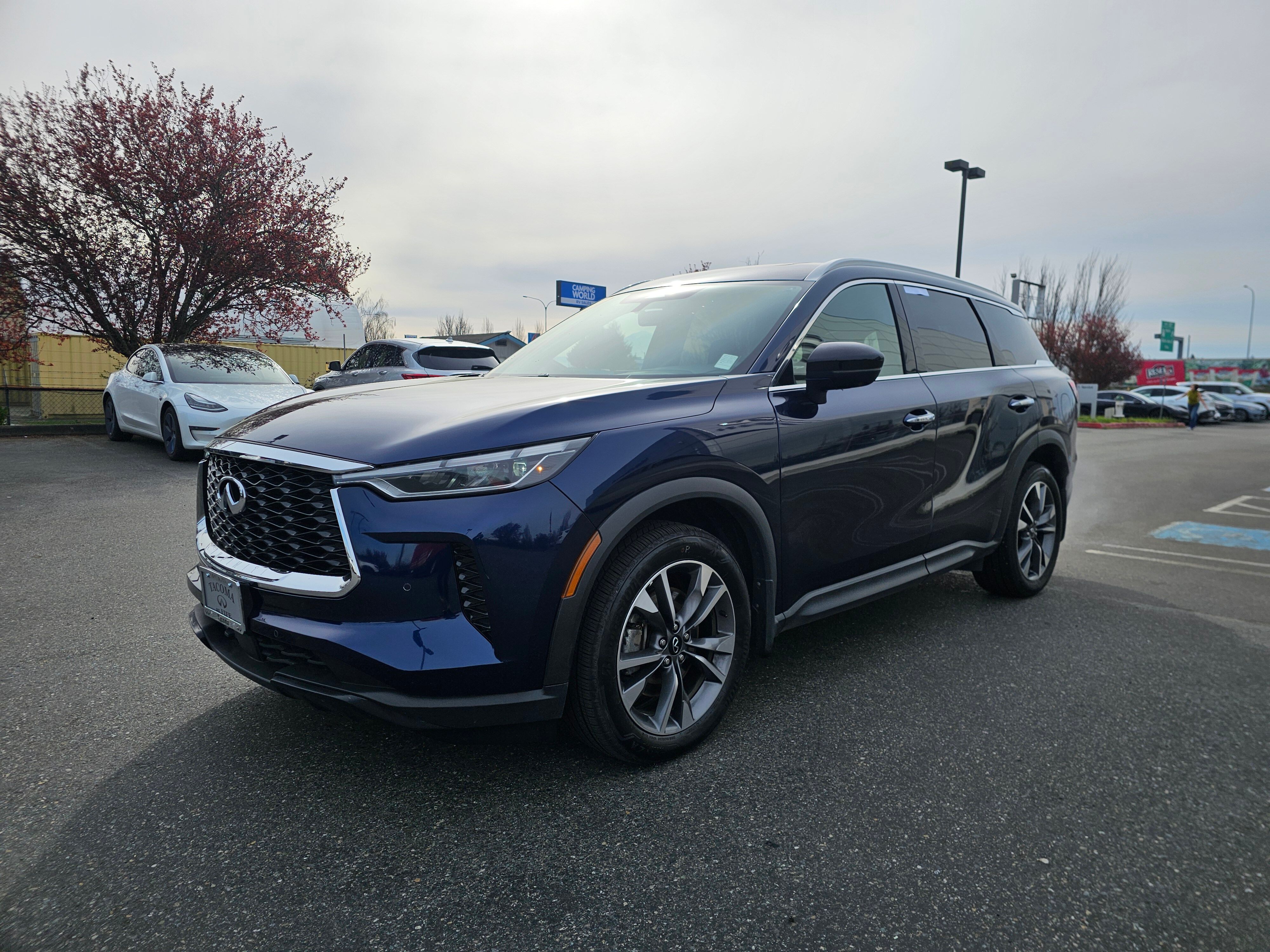 View vehicle photo 3