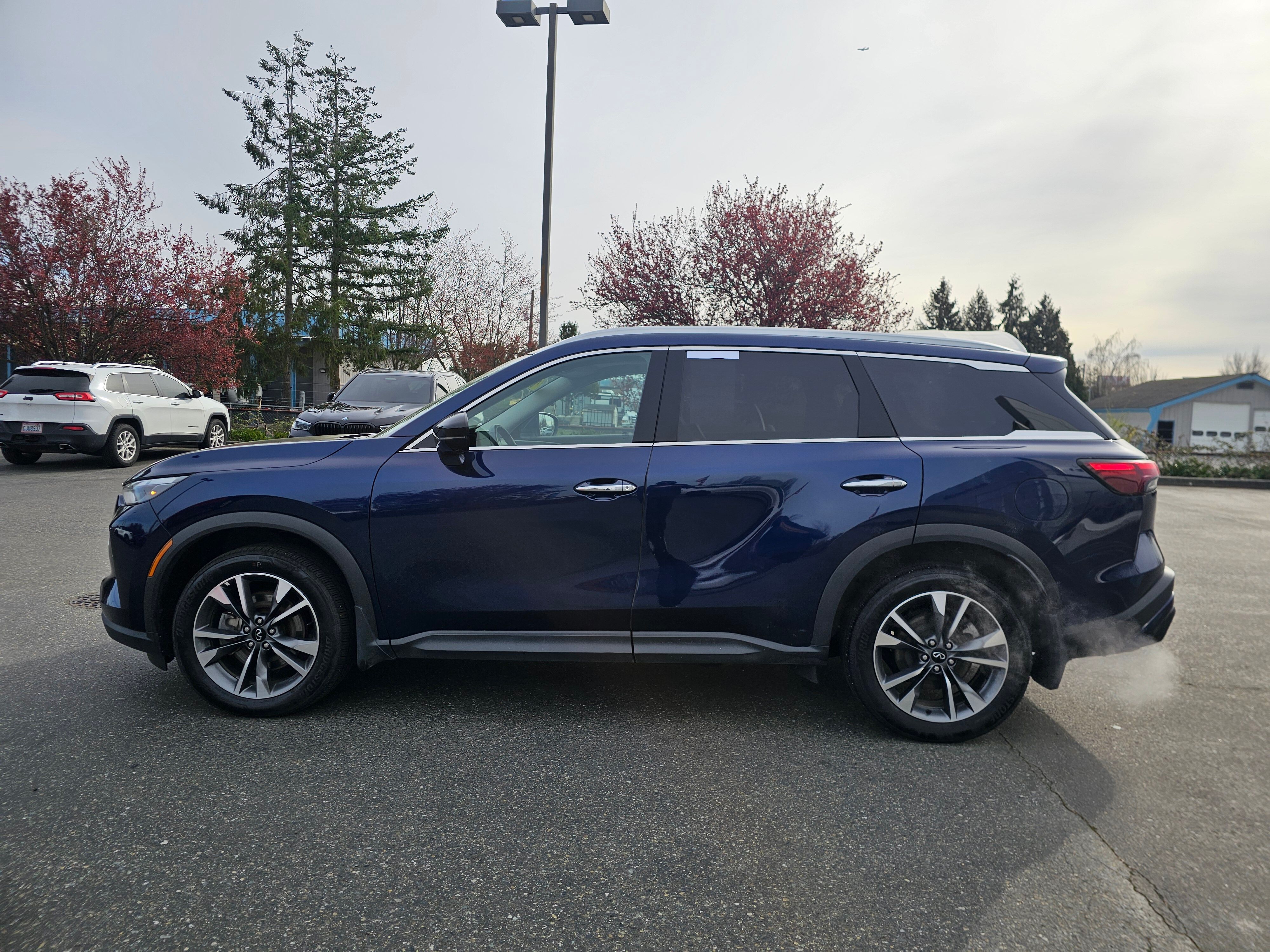 View vehicle photo 4