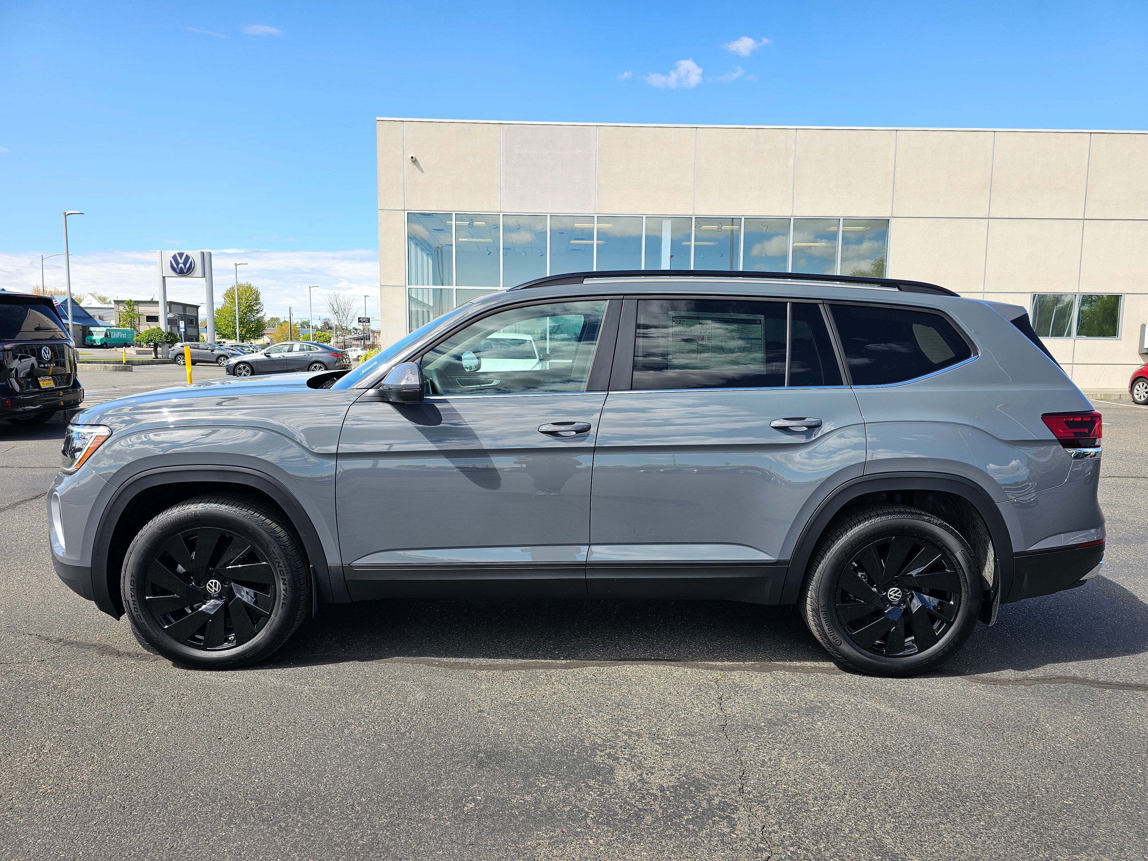 View vehicle photo 3