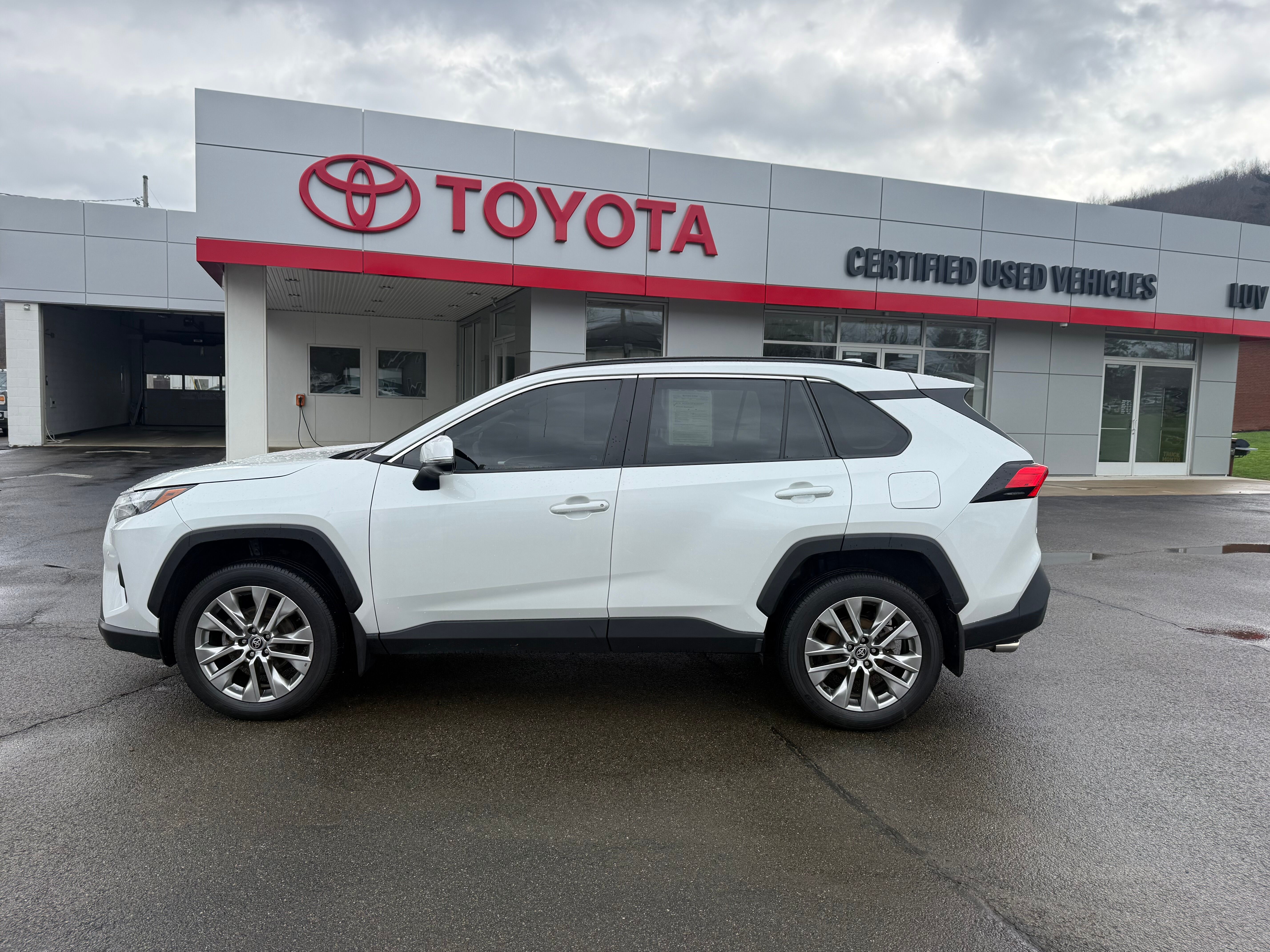 View vehicle photo 2