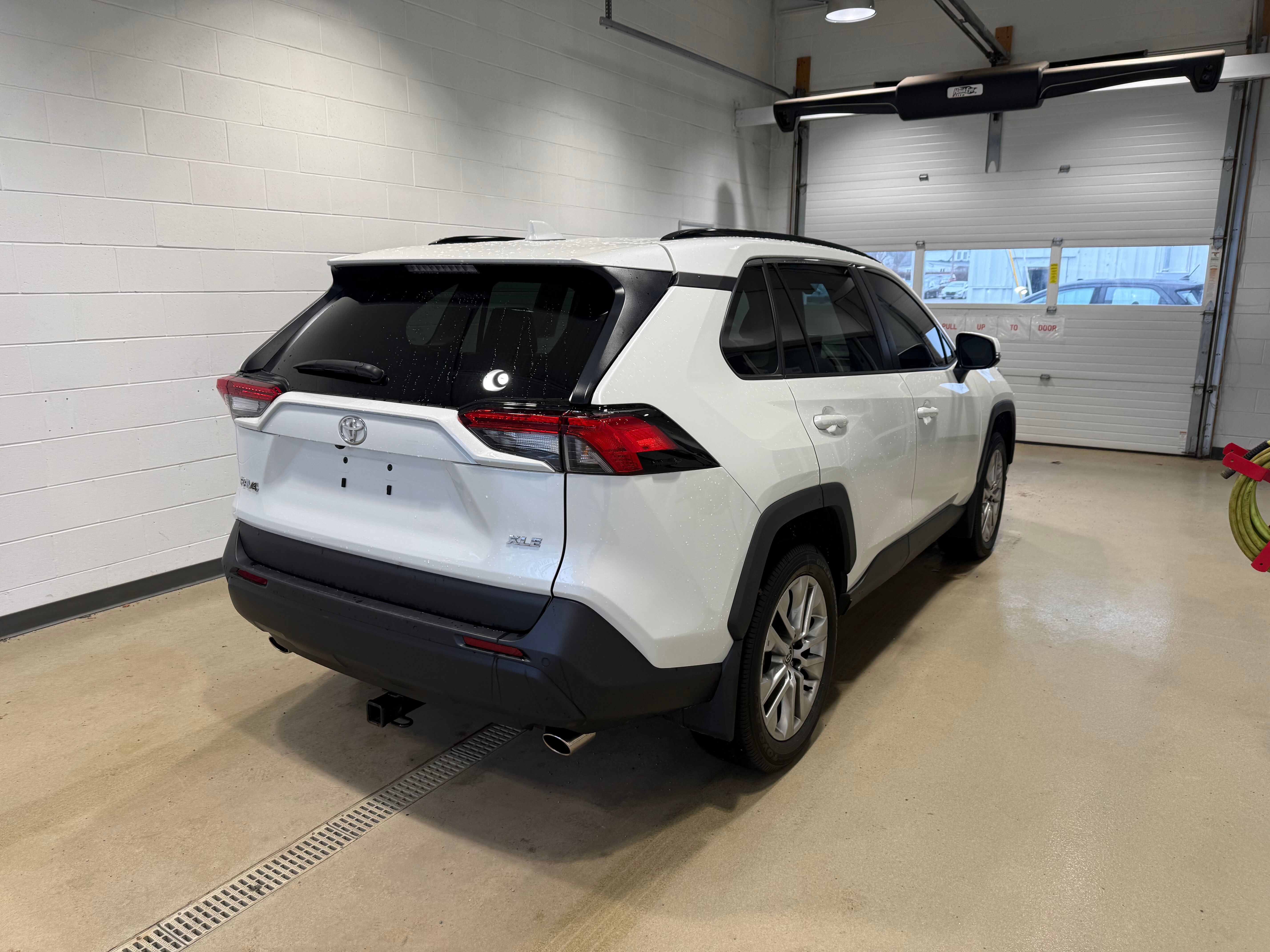 View vehicle photo 5