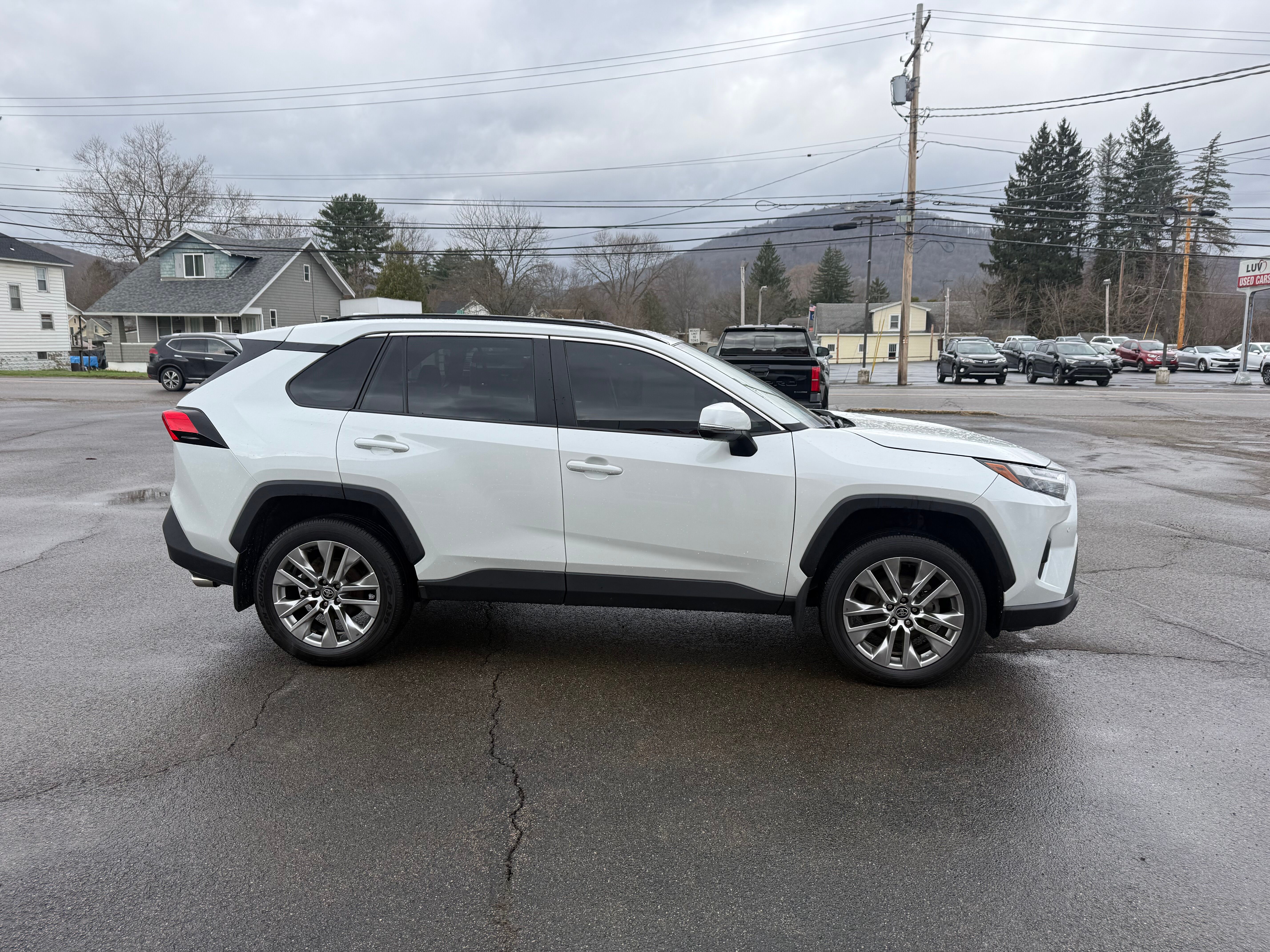 View vehicle photo 6