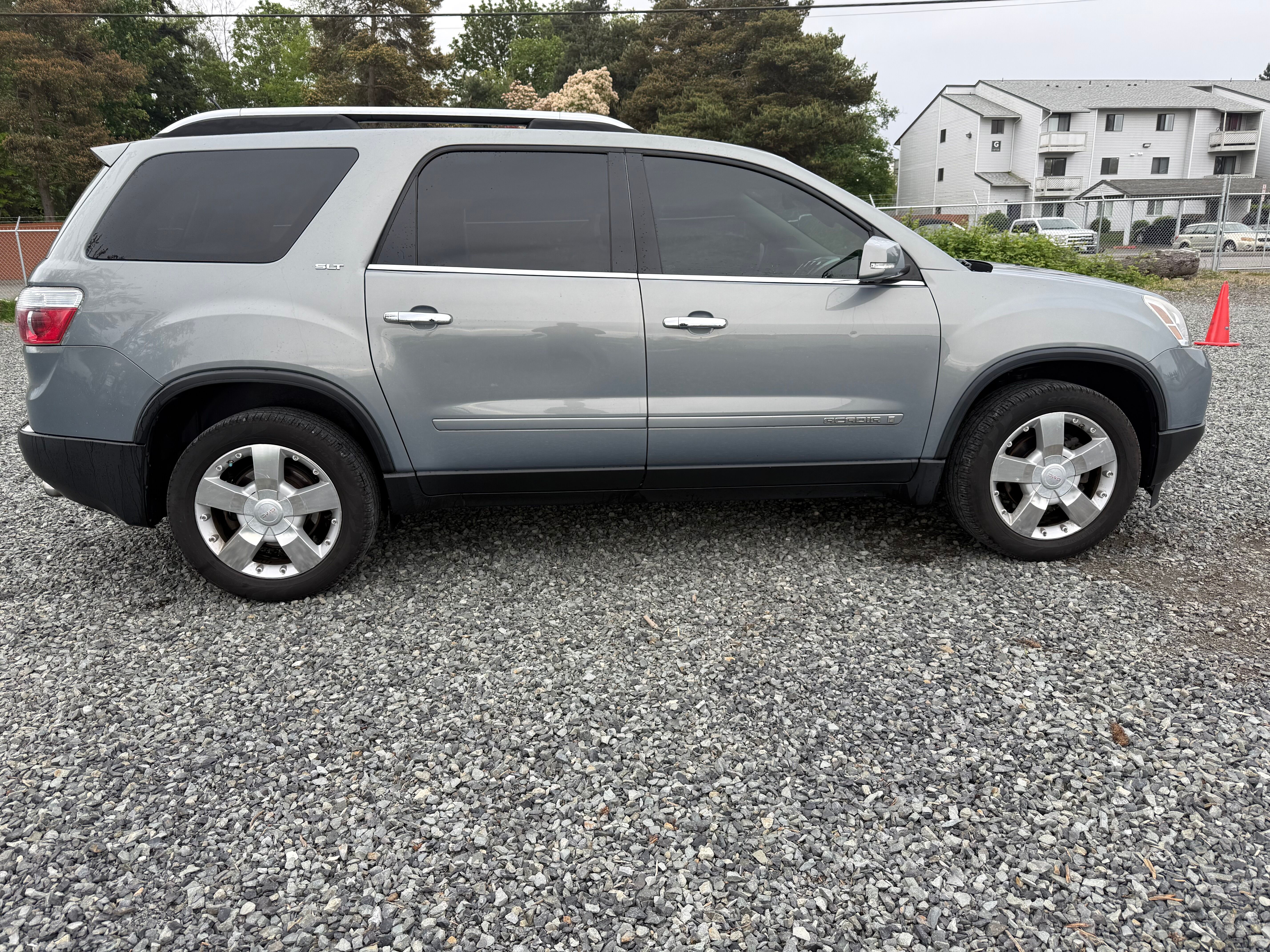 View vehicle photo 6