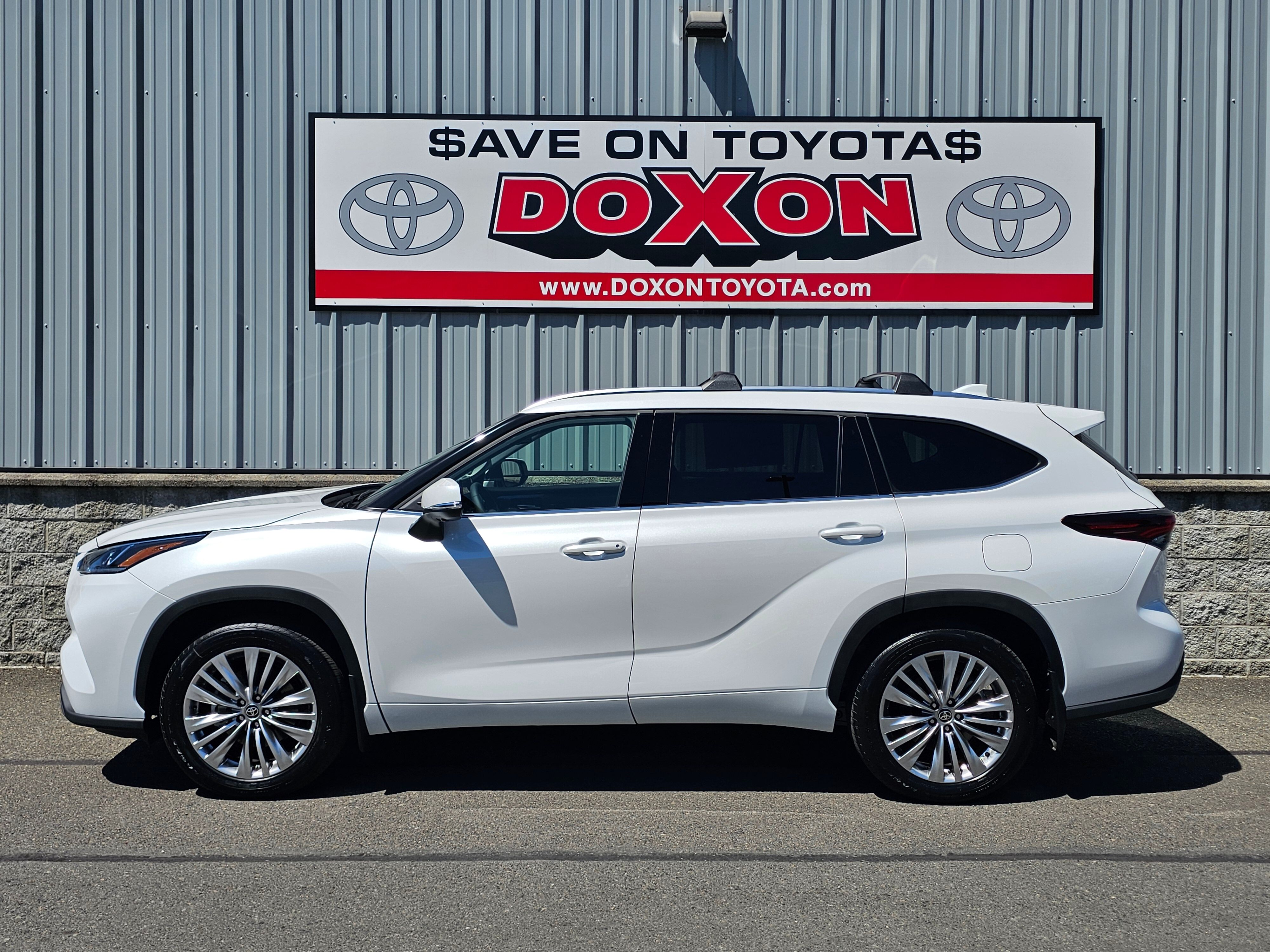 White (Wind Chill Pearl) 2026 Toyota Highlander Platinum AWD SUV / Crossover All-Wheel Drive 8-Speed Automatic