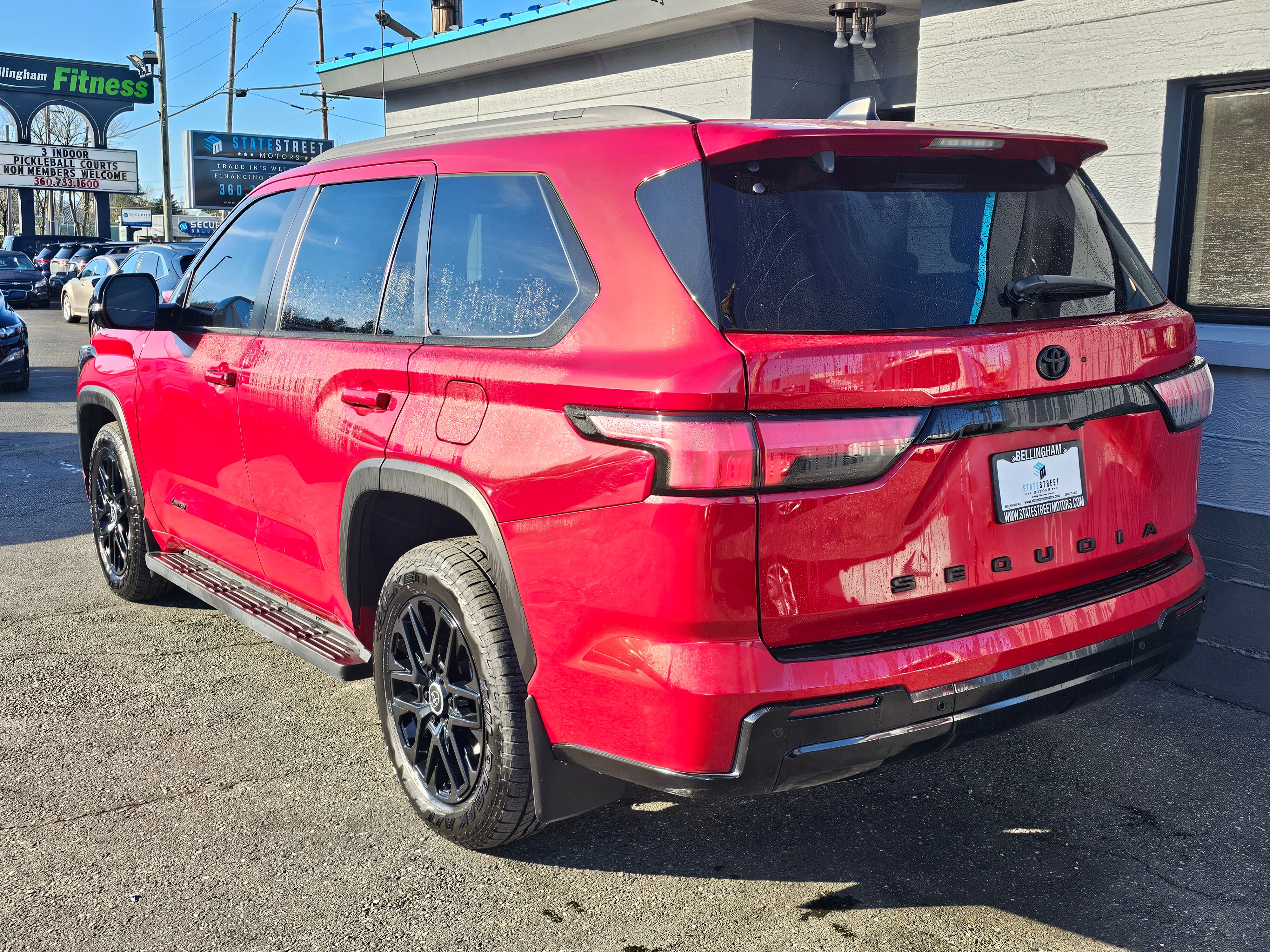 View vehicle photo 3