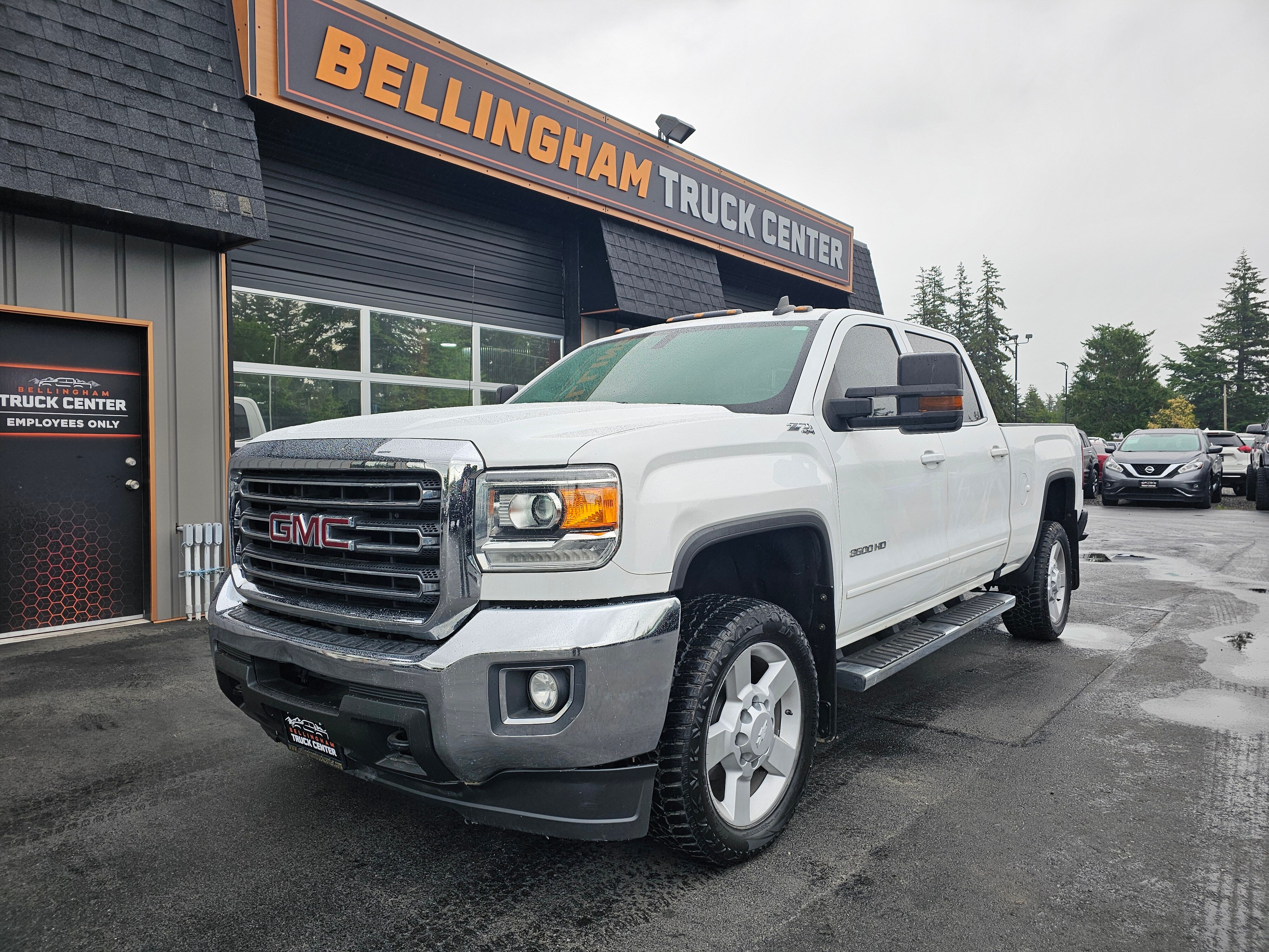 White 2018 GMC Sierra 3500HD SLE Crew Cab 4WD Pickup Truck Four-Wheel Drive 6-Speed Automatic