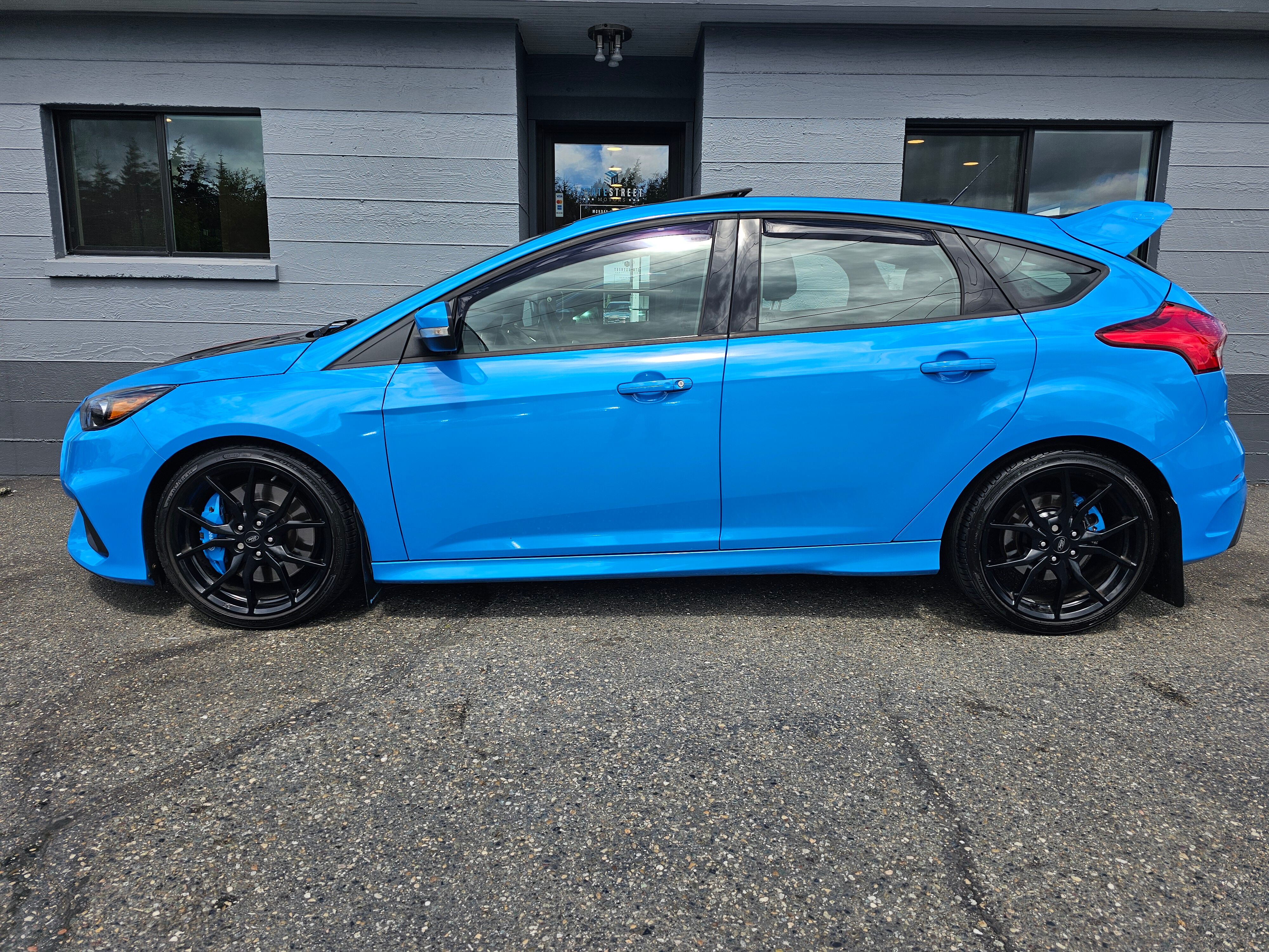 View vehicle photo 2