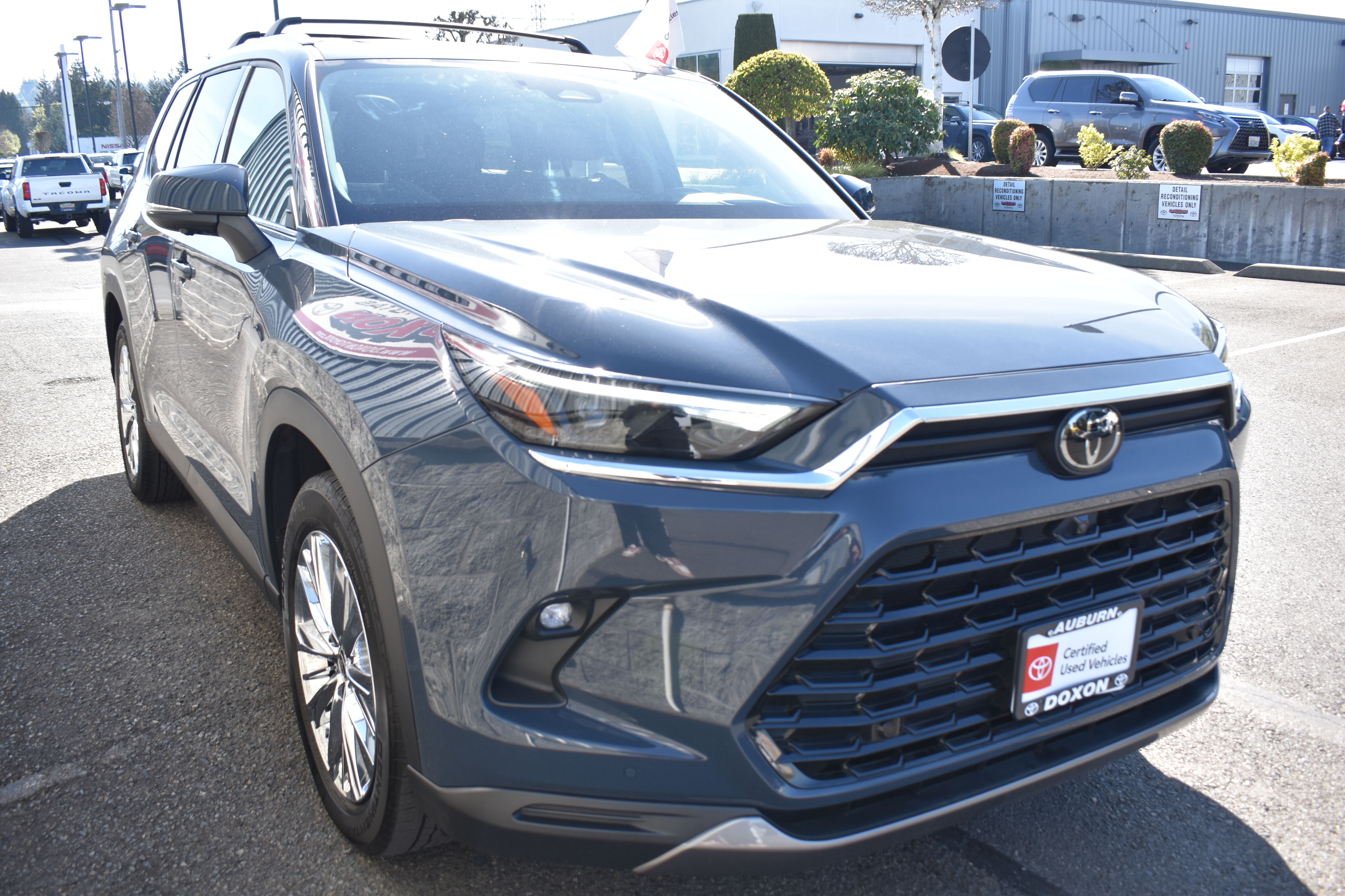 View vehicle photo 3