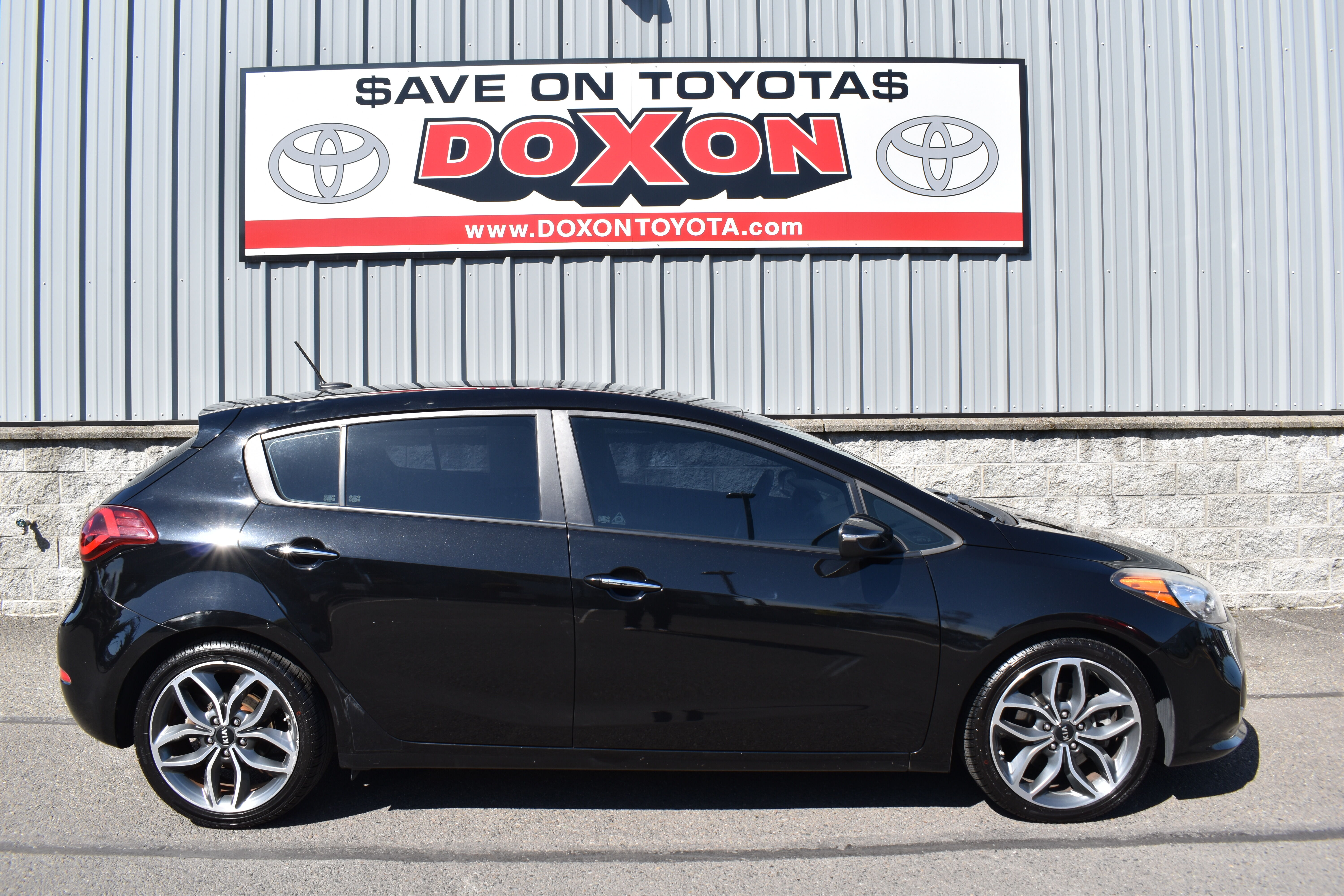 Black 2016 Kia Forte5 Hatchback 6-Speed Automatic