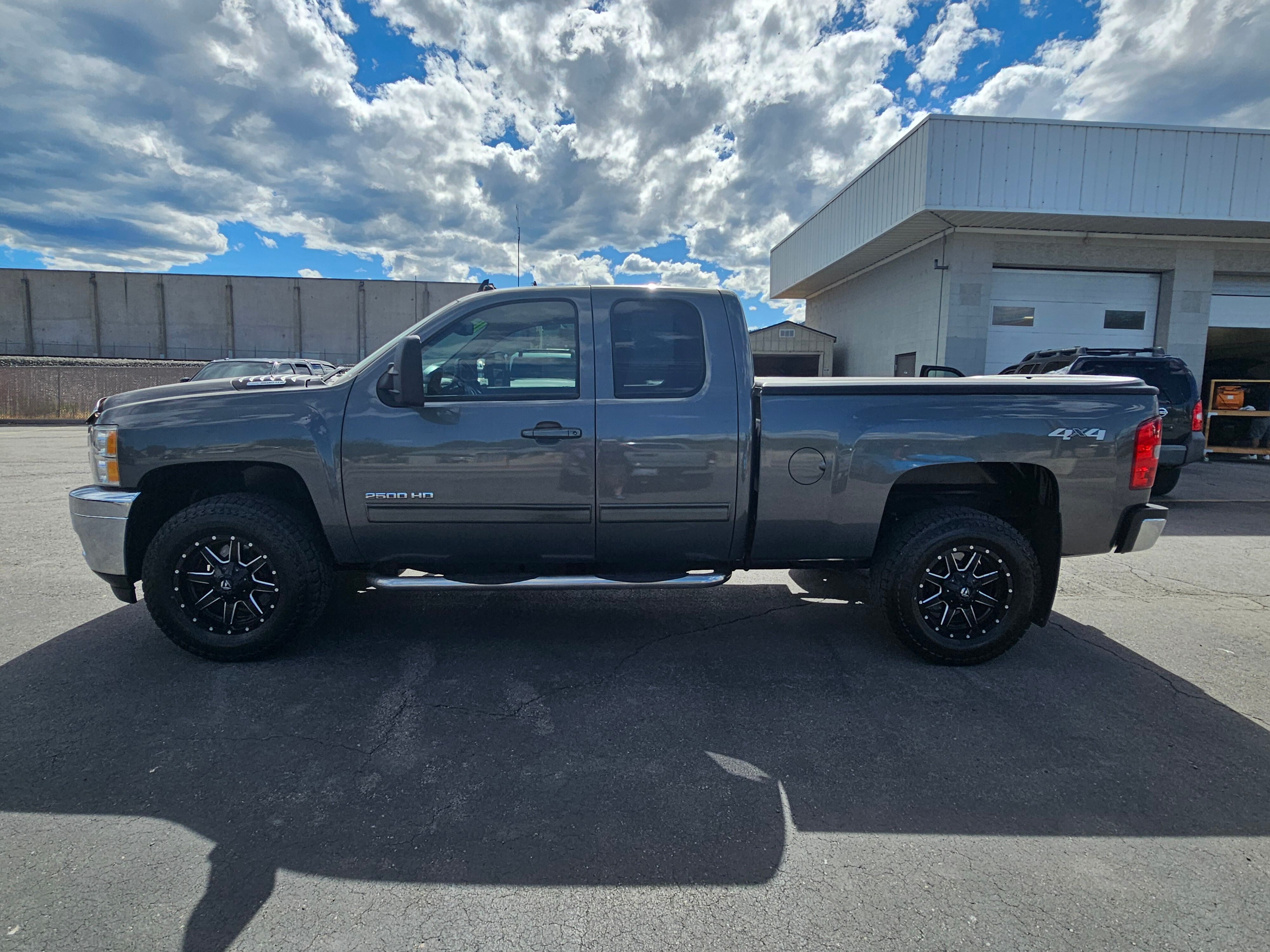 View vehicle photo 2