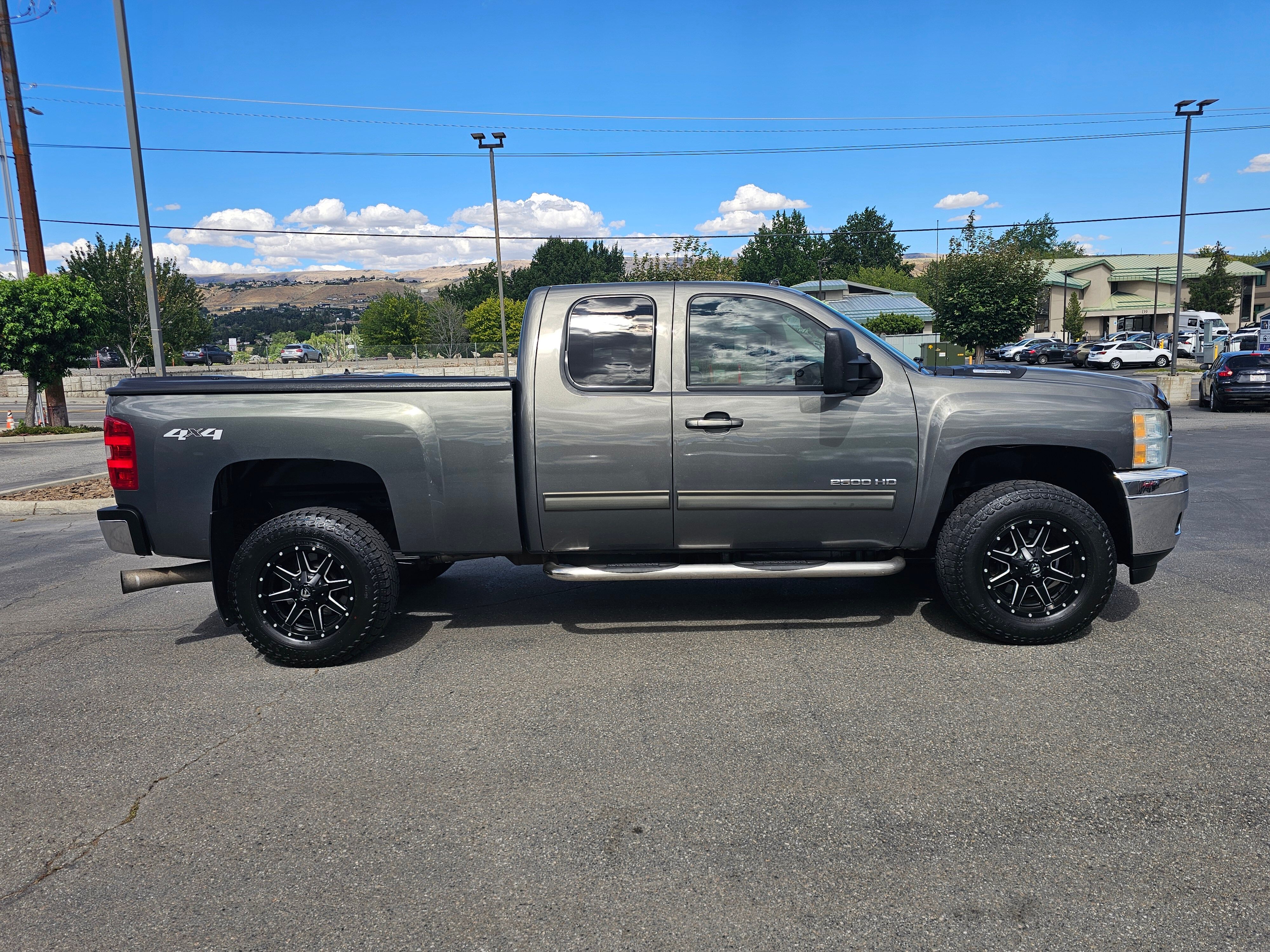 View vehicle photo 6