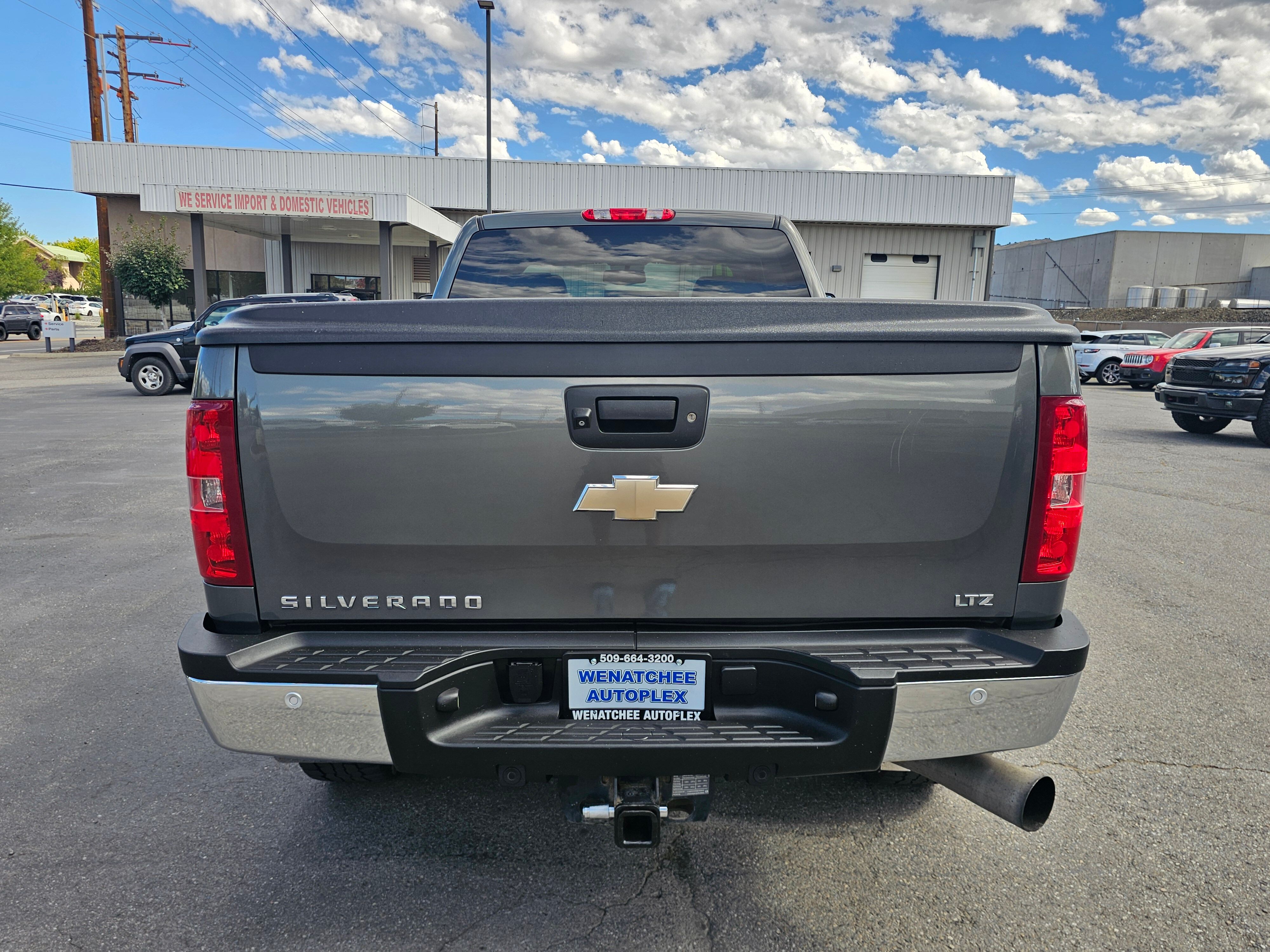 View vehicle photo 4