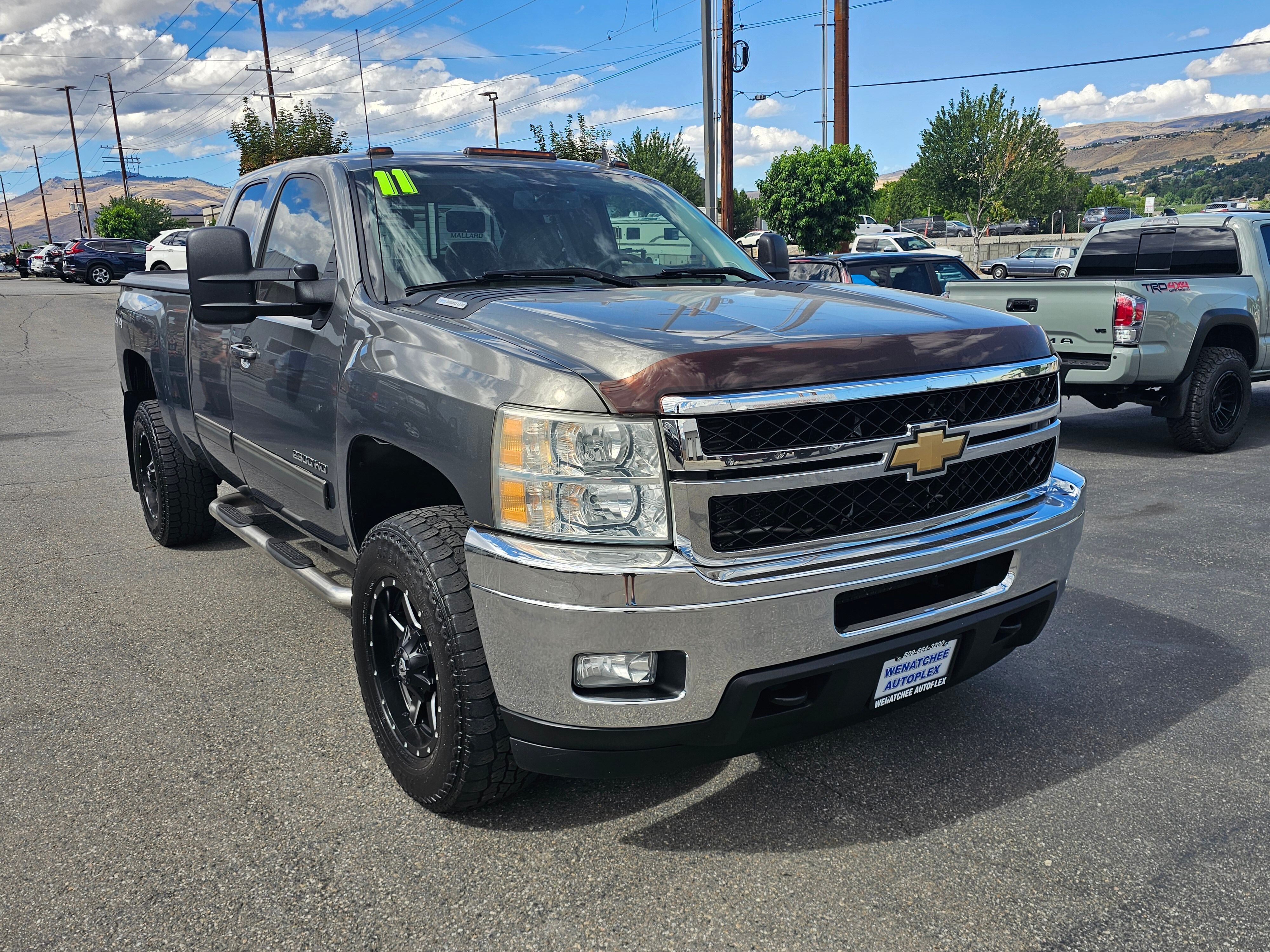 View vehicle photo 7
