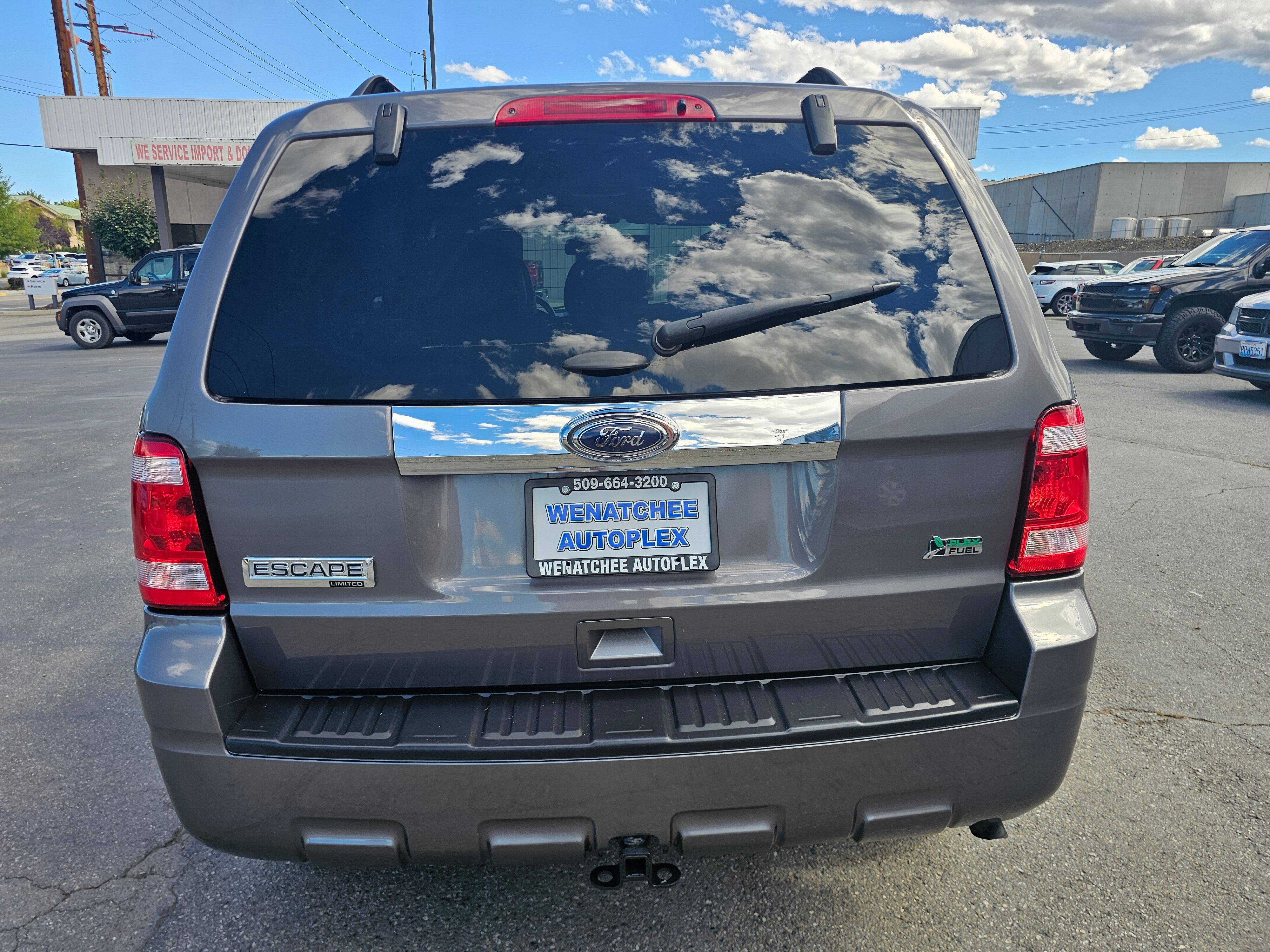 View vehicle photo 4