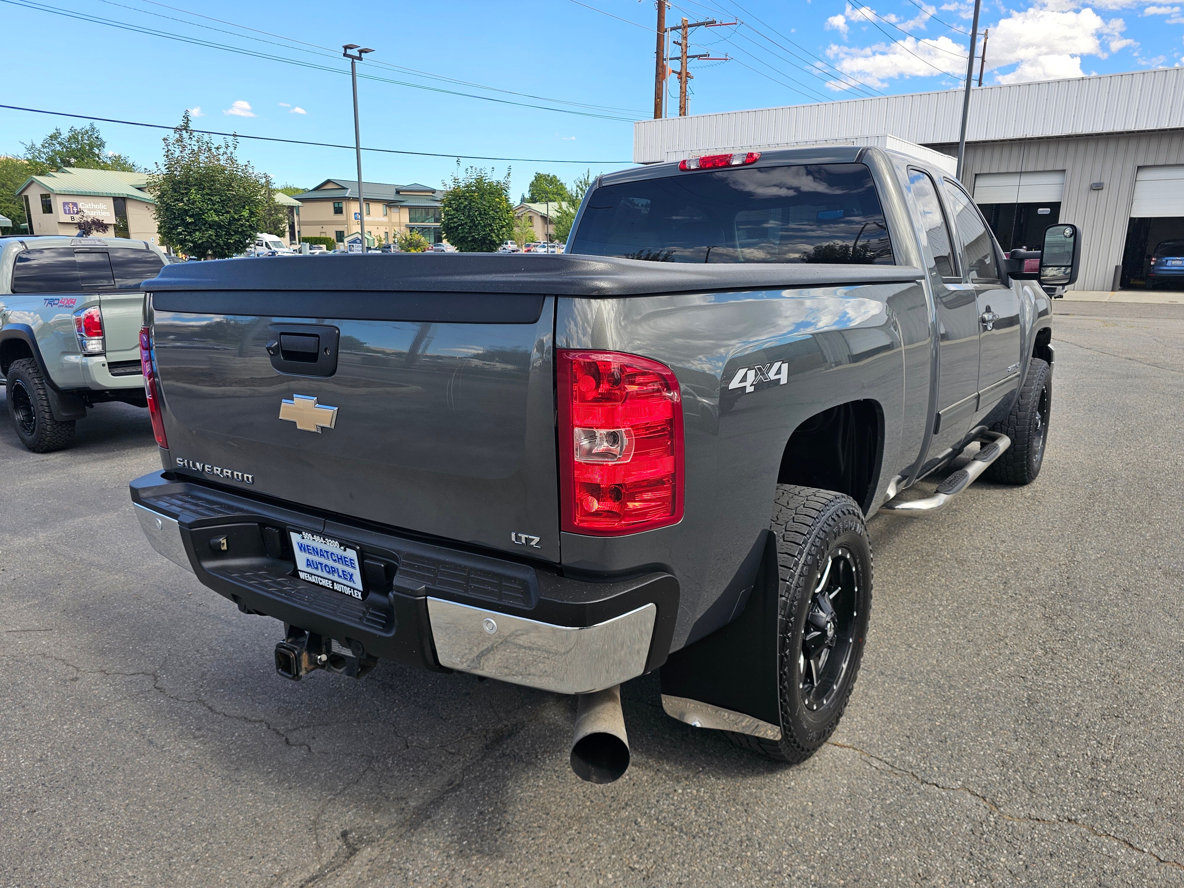 View vehicle photo 5
